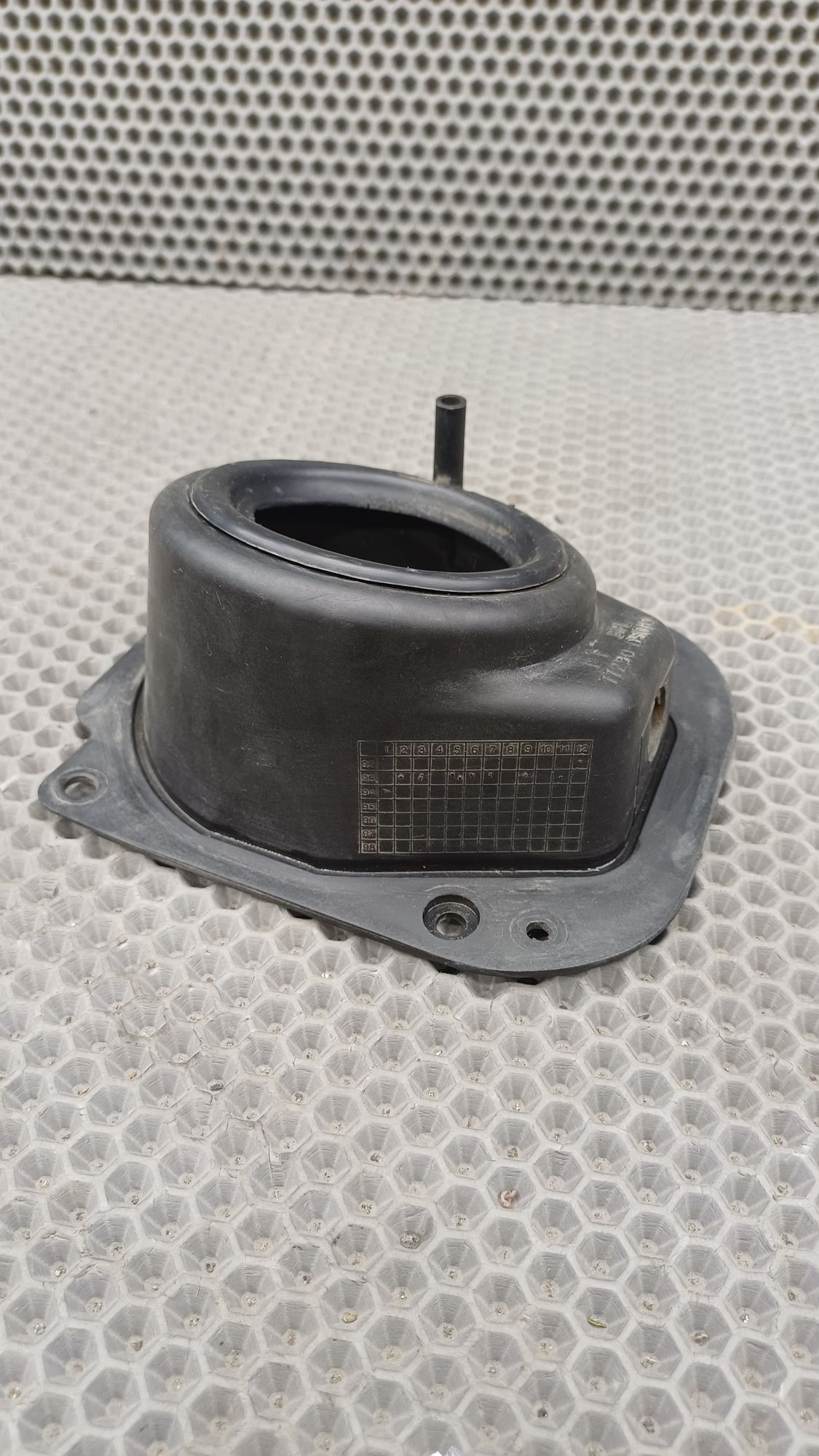 Б/У Уплотнитель горловины топливного бака Toyota CARINA E 6 дорест. 1992—1996 1994 Зеленый, 499 рублей, Краснодар