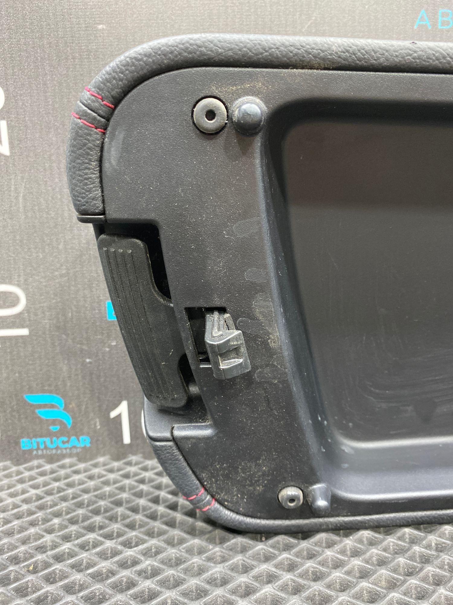 https://ycs.partsauto.market/partsauto-images/thmbs/userImages/c8f07ba63eb5b2f0f6006ea854bf8f7d/part/3503babc-2481-4288-8269-8ab0319e9457_1777790764516.jpg