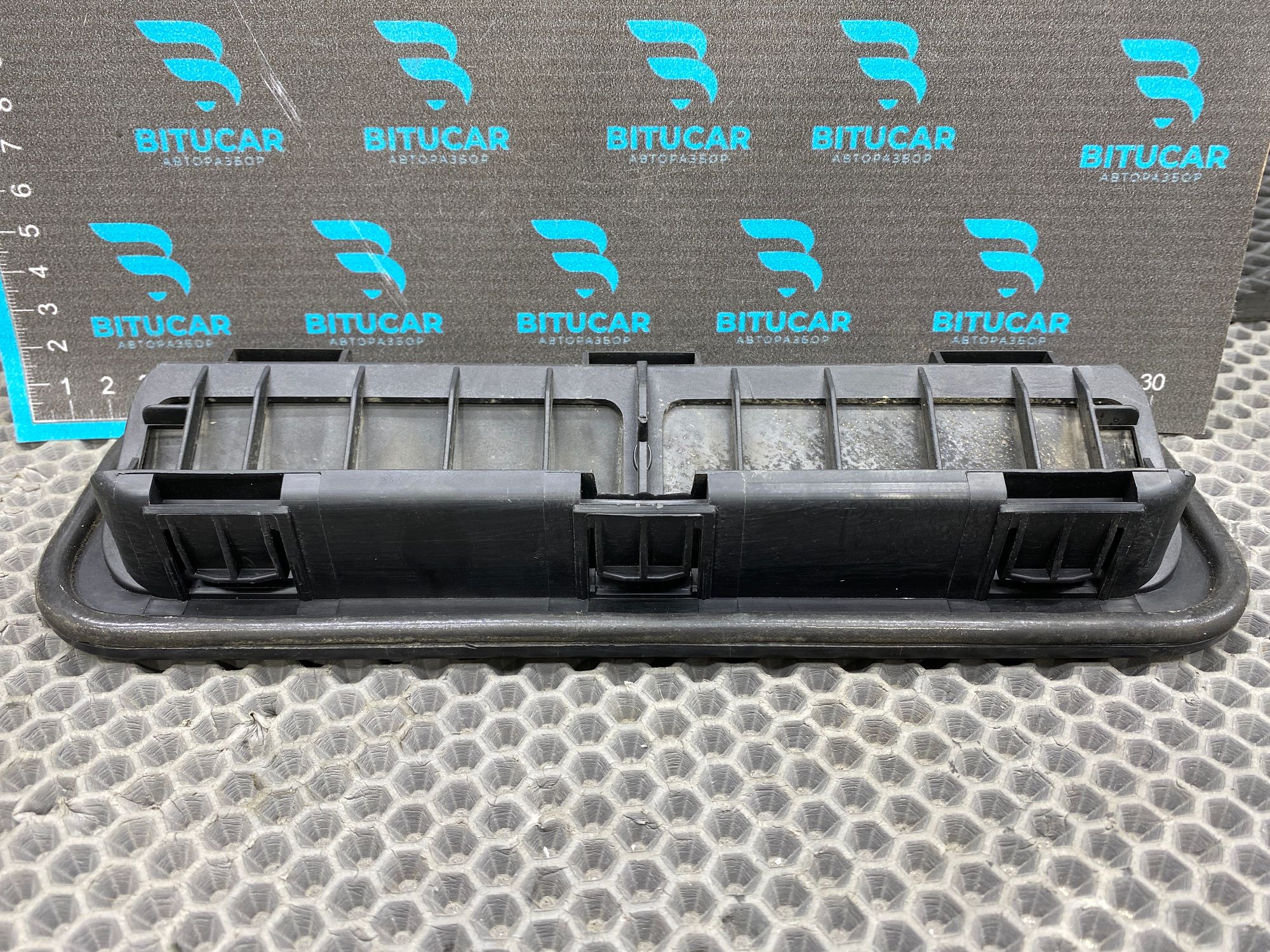 https://ycs.partsauto.market/partsauto-images/thmbs/userImages/c8f07ba63eb5b2f0f6006ea854bf8f7d/part/359b5855-7472-437a-829d-d95f7eedfdc0_1777809825631.jpg