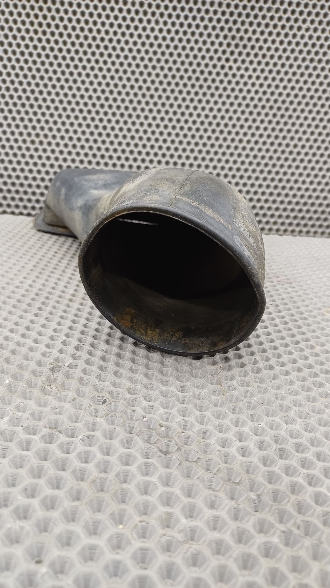 https://ycs.partsauto.market/partsauto-images/thmbs/userImages/c8f07ba63eb5b2f0f6006ea854bf8f7d/part/35b05f3a-0c91-4a73-8271-3357f15ea2b6_1774188429896.jpg