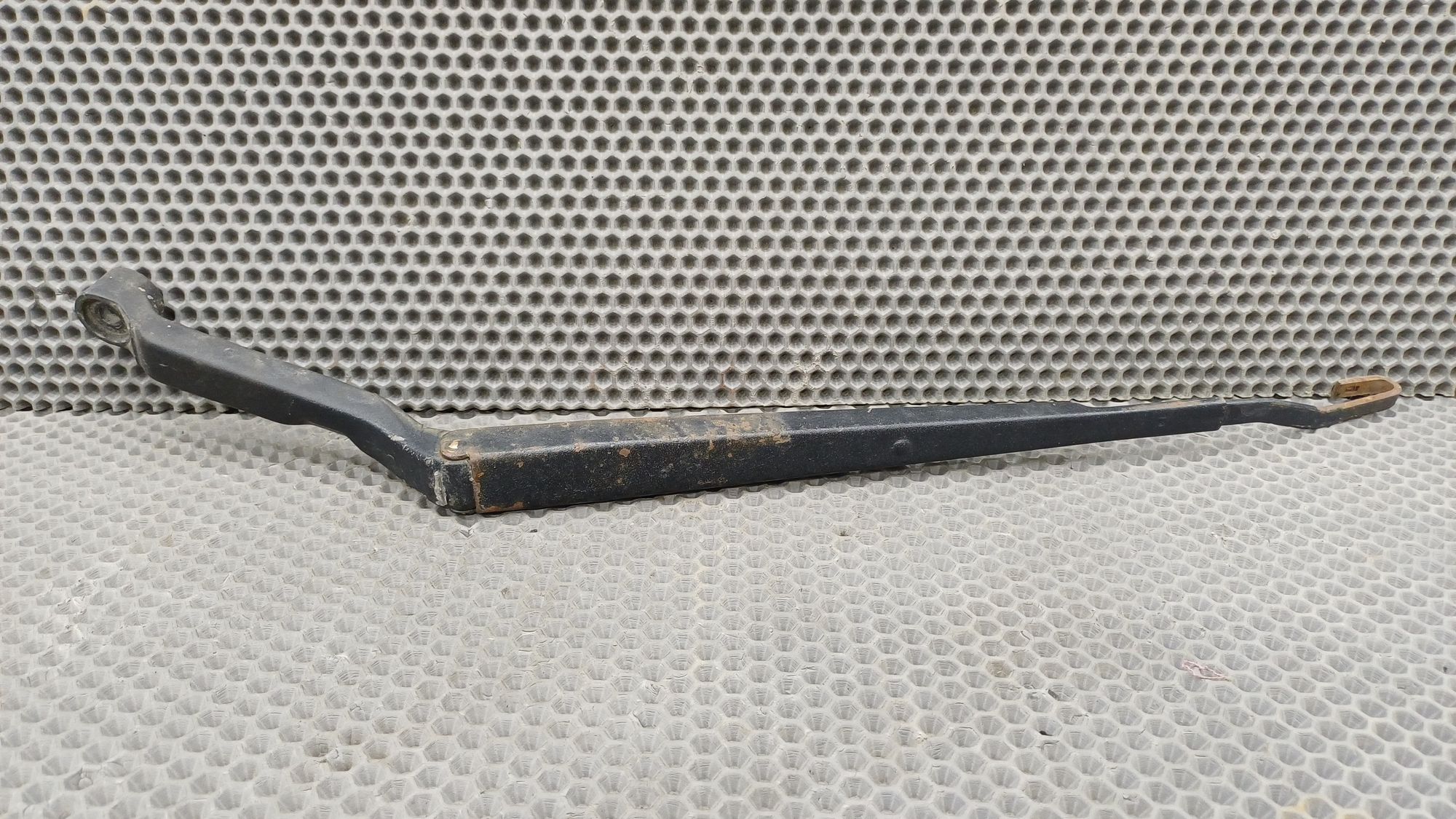 Б/У Поводок дворника левый Toyota CARINA E 6 дорест. 1992—1996 1994 Зеленый, 790 рублей, Краснодар