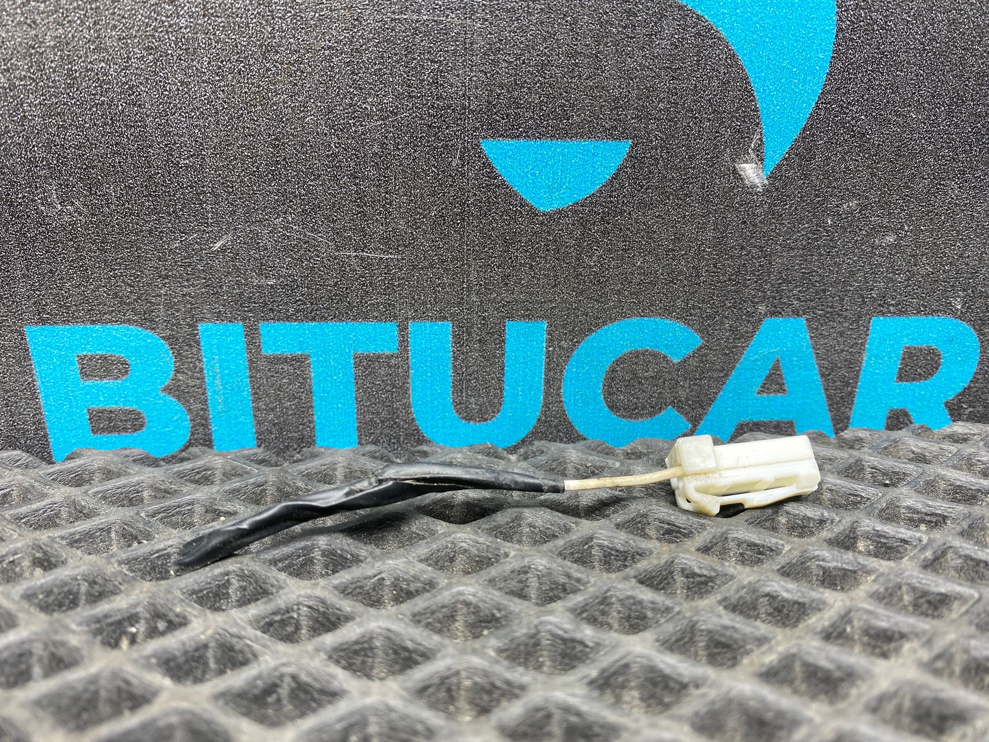 https://ycs.partsauto.market/partsauto-images/thmbs/userImages/c8f07ba63eb5b2f0f6006ea854bf8f7d/part/35e17029-d16f-4c04-82b8-052403c491e2_1776945574959.jpg