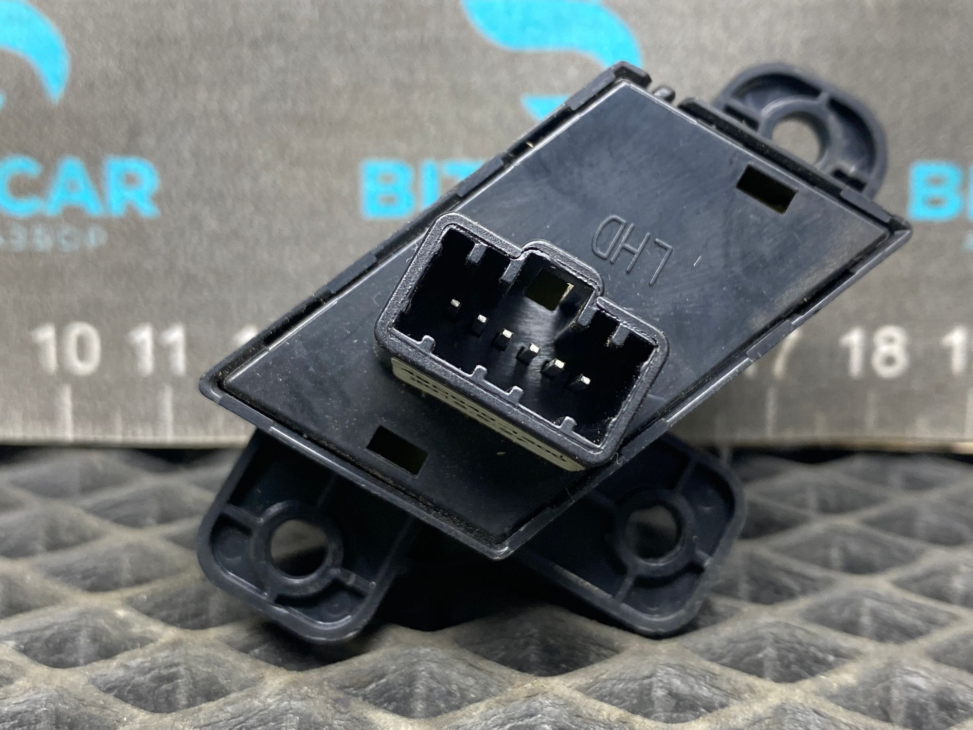 https://ycs.partsauto.market/partsauto-images/thmbs/userImages/c8f07ba63eb5b2f0f6006ea854bf8f7d/part/35e5c218-f64a-4b03-ac98-d0cf5e475368_1777387186599.jpg