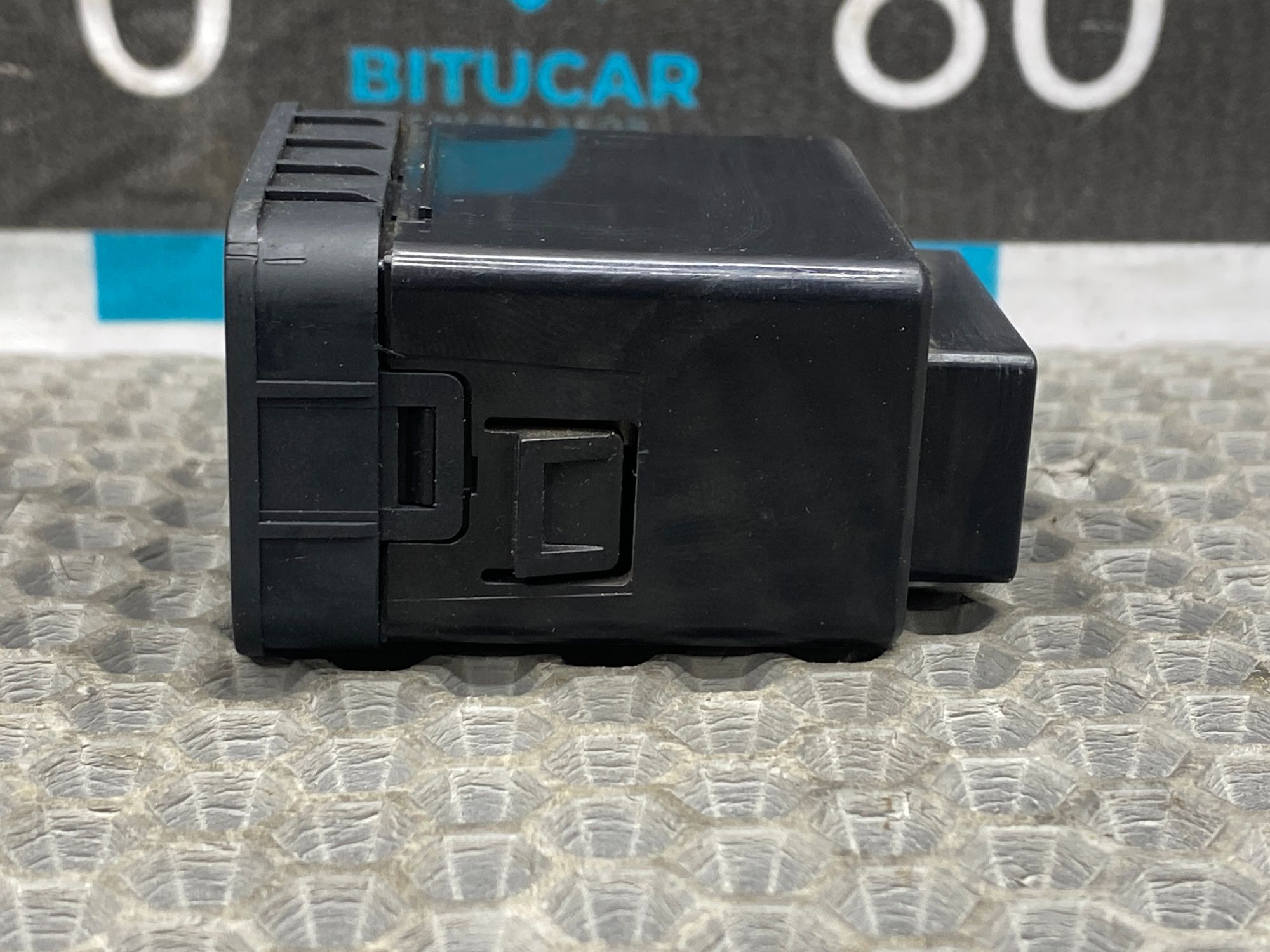 https://ycs.partsauto.market/partsauto-images/thmbs/userImages/c8f07ba63eb5b2f0f6006ea854bf8f7d/part/375bc74d-55af-4290-9426-d75871cb6f5c_1766485162448.jpg