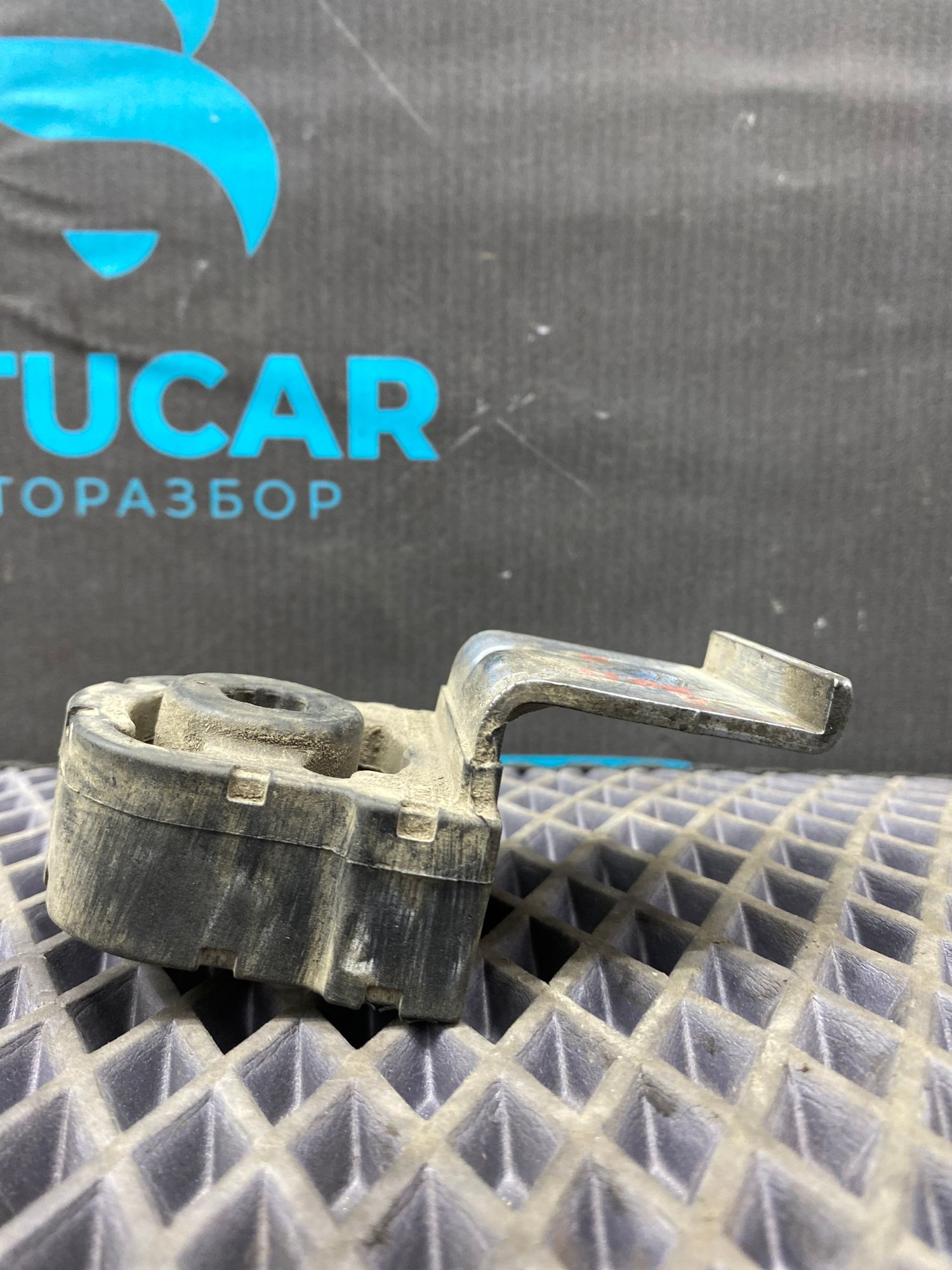 https://ycs.partsauto.market/partsauto-images/thmbs/userImages/c8f07ba63eb5b2f0f6006ea854bf8f7d/part/378ed5b7-d8a7-4d9a-8bc6-28210b4cc55c_1772637124833.jpg