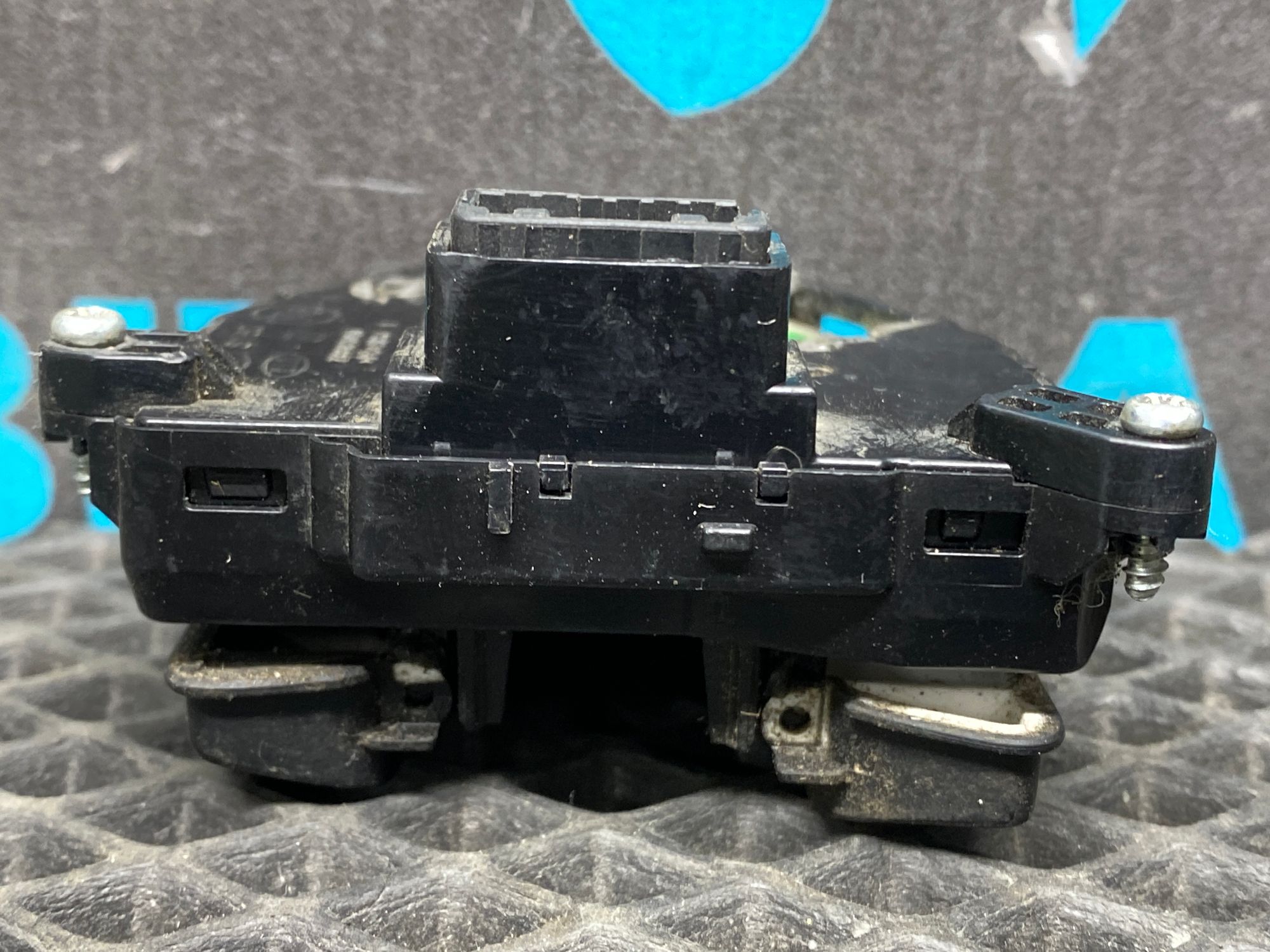 https://ycs.partsauto.market/partsauto-images/thmbs/userImages/c8f07ba63eb5b2f0f6006ea854bf8f7d/part/37c60200-4d21-4bd9-b6c5-2a786b958e5e_1776936265727.jpg