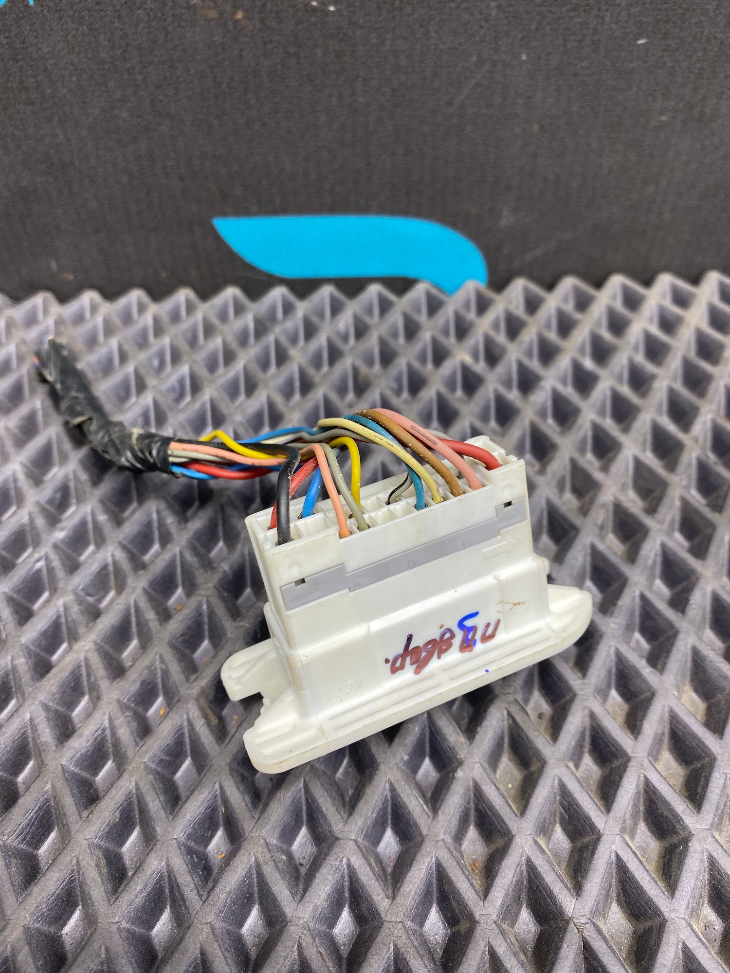 https://ycs.partsauto.market/partsauto-images/thmbs/userImages/c8f07ba63eb5b2f0f6006ea854bf8f7d/part/38185c0c-c9c0-40b7-ab01-445bc6eb6699_1774621809508.jpg