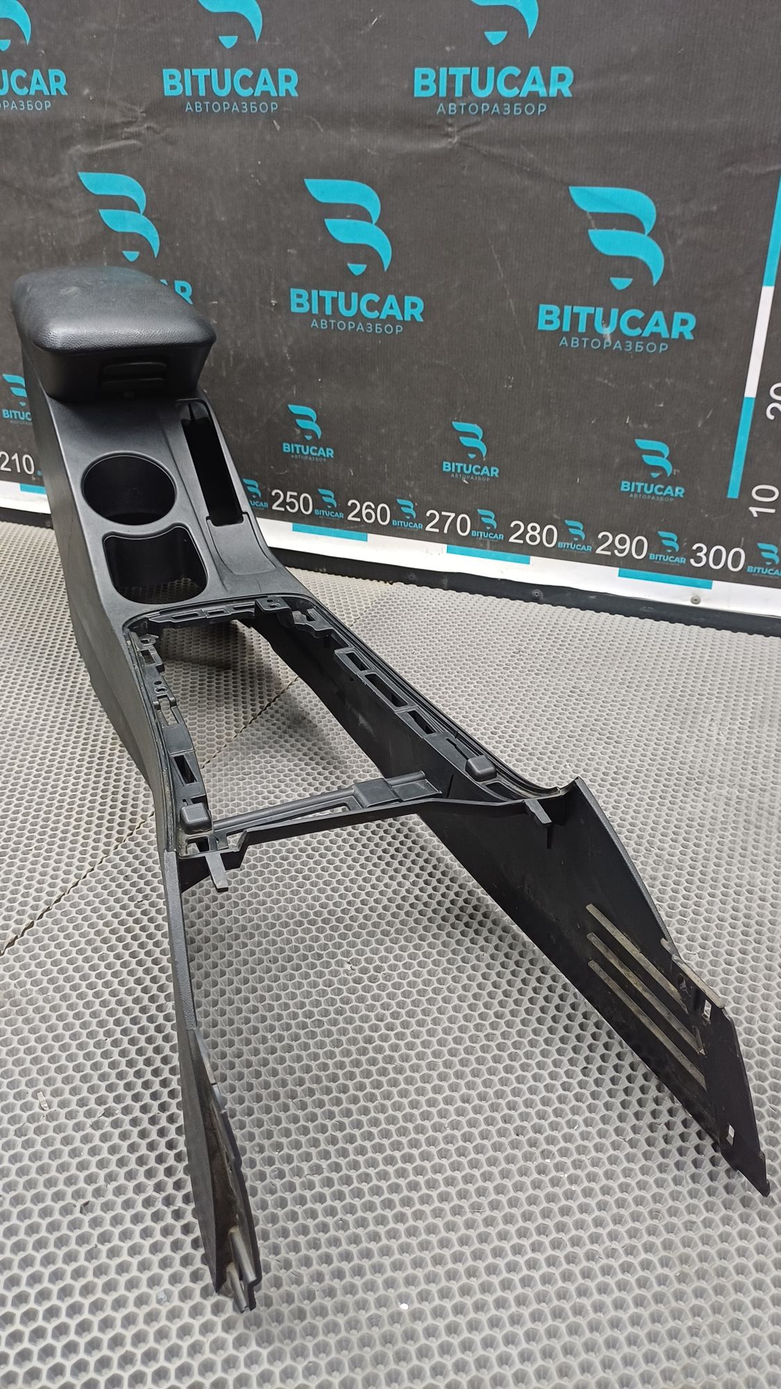 https://ycs.partsauto.market/partsauto-images/thmbs/userImages/c8f07ba63eb5b2f0f6006ea854bf8f7d/part/39008b50-5422-45b7-b928-c99f817514a1_1775044695683.jpg