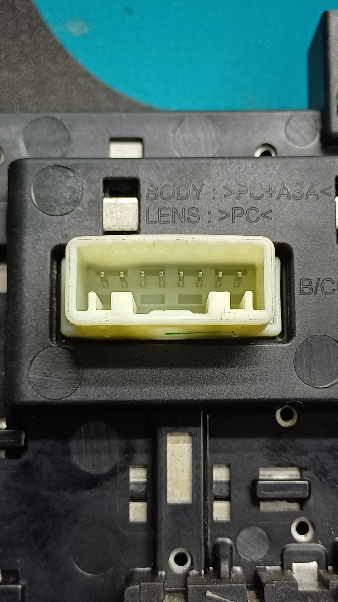 Б/У Плафон освещения салона центральный Kia Rio 4 (G4FG) 1.6L AT 2021, 1990 рублей, Краснодар