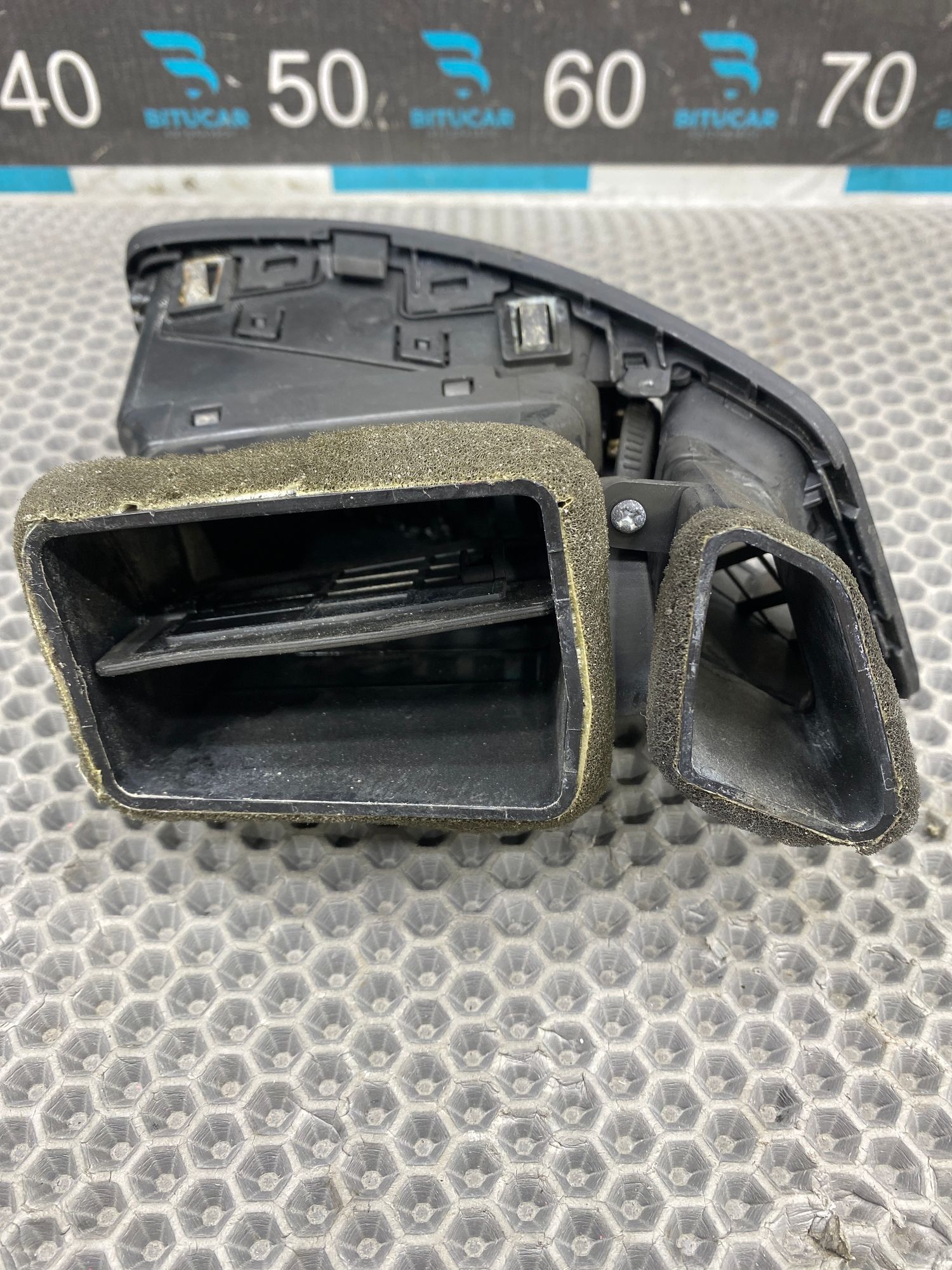 https://ycs.partsauto.market/partsauto-images/thmbs/userImages/c8f07ba63eb5b2f0f6006ea854bf8f7d/part/3a687312-5d1b-4047-86f7-c717f0845df8_1775049898626.jpg