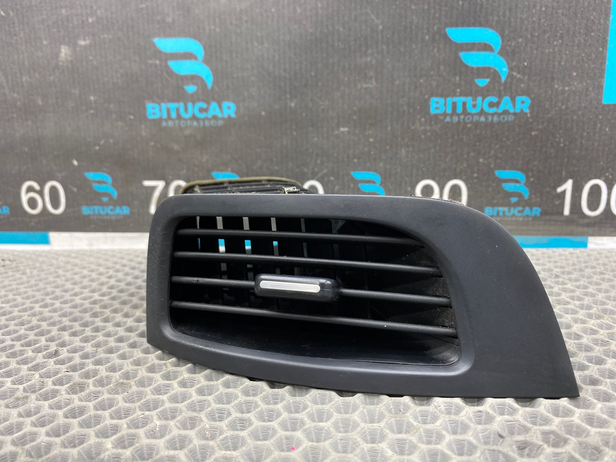 https://ycs.partsauto.market/partsauto-images/thmbs/userImages/c8f07ba63eb5b2f0f6006ea854bf8f7d/part/3b0f5aa5-b1f2-4c6d-a970-a36087e5aae8_1767958032457.jpg