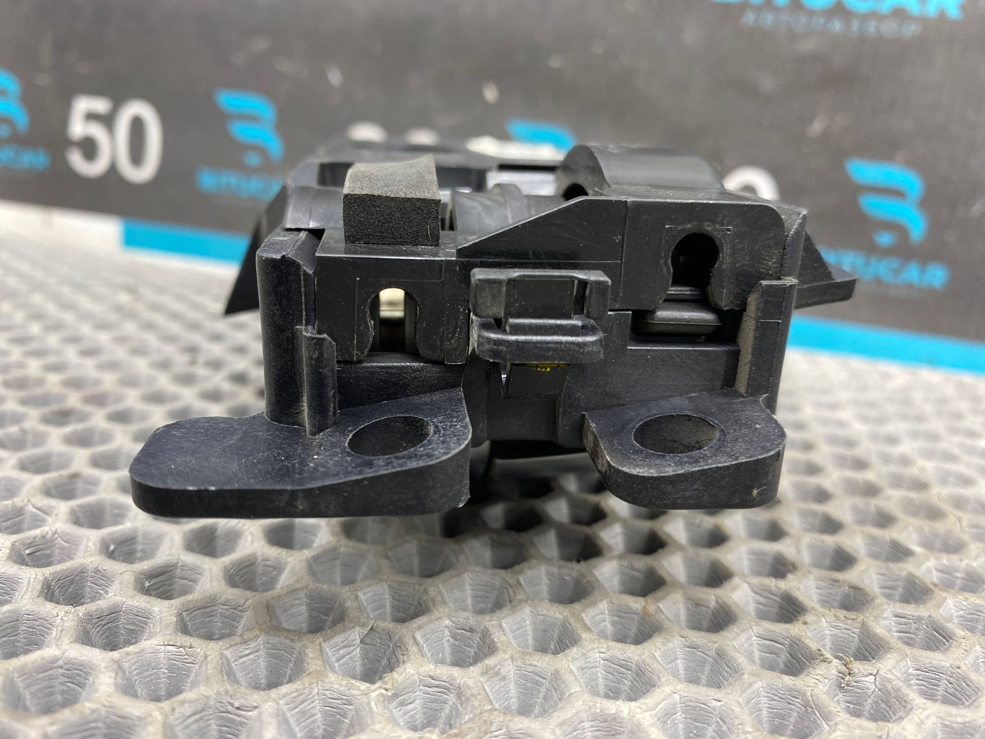 https://ycs.partsauto.market/partsauto-images/thmbs/userImages/c8f07ba63eb5b2f0f6006ea854bf8f7d/part/3bbca3a6-28d4-44c4-948b-d06c39df7416_1768563868805.jpg