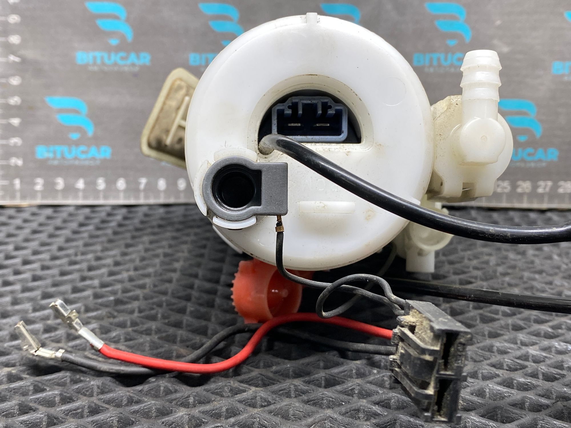 https://ycs.partsauto.market/partsauto-images/thmbs/userImages/c8f07ba63eb5b2f0f6006ea854bf8f7d/part/3bc78450-cacd-4d2a-919d-08103cc3ce60_1777358733105.jpg
