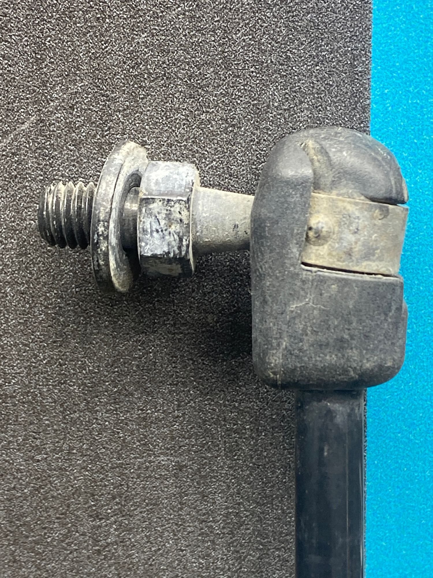 Б/У Амортизатор крышки багажника Kia Ceed 2 JD (G4FG) 1.6L AT 2013 Хэтчбек, 990 рублей, Краснодар