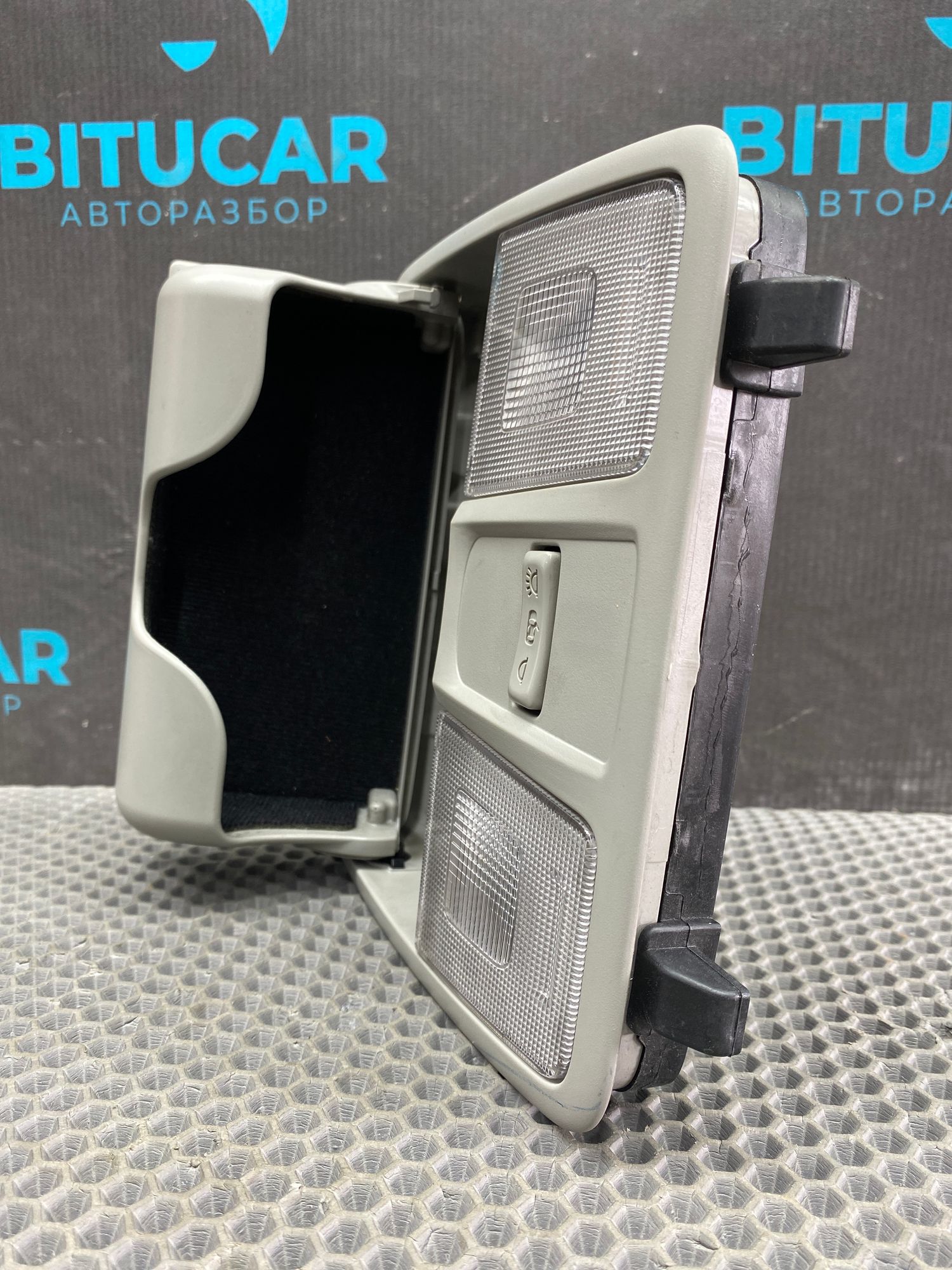 https://ycs.partsauto.market/partsauto-images/thmbs/userImages/c8f07ba63eb5b2f0f6006ea854bf8f7d/part/3f35a5a3-6fb4-4c65-a39c-ed866b81782f_1777533852339.jpg