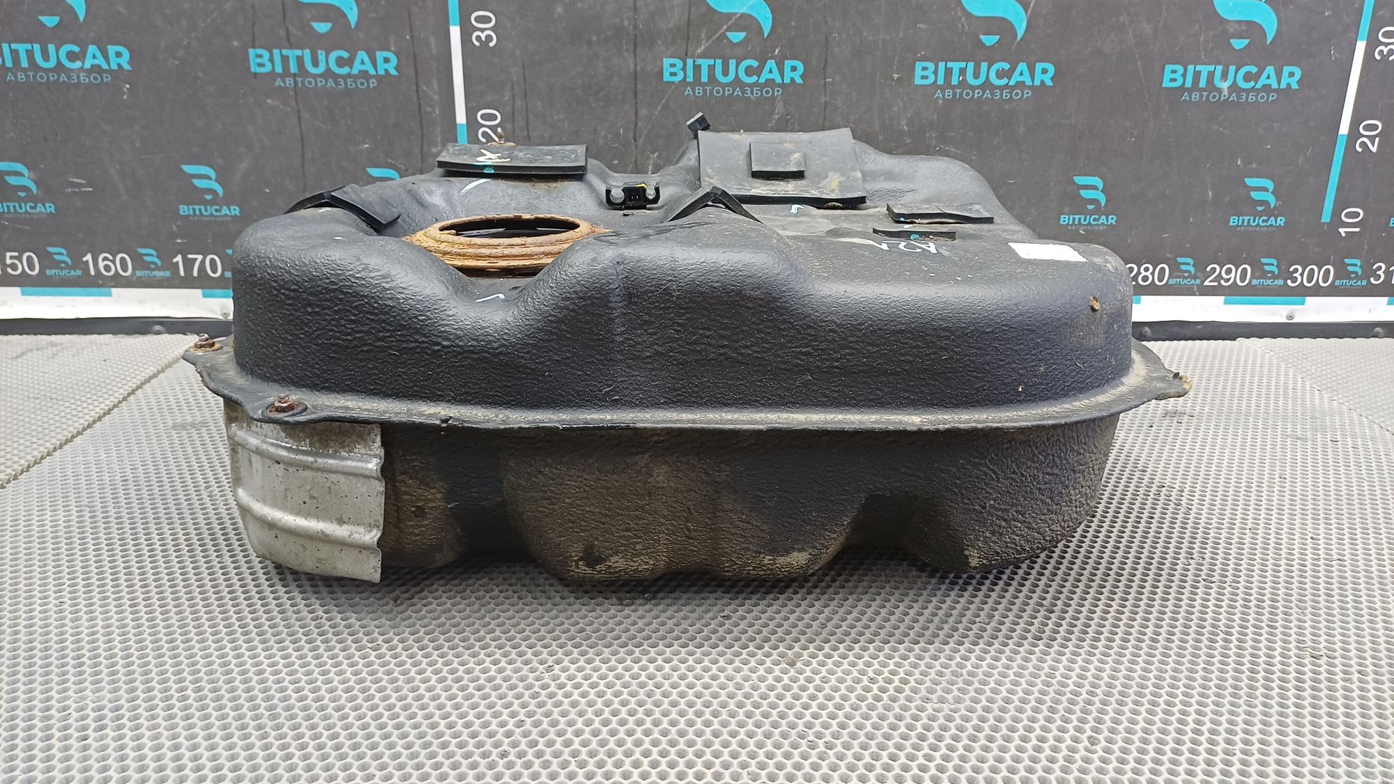 https://ycs.partsauto.market/partsauto-images/thmbs/userImages/c8f07ba63eb5b2f0f6006ea854bf8f7d/part/3f45f3d8-2bd6-4d49-978e-39b79a06e4ec_1777189202834.jpg