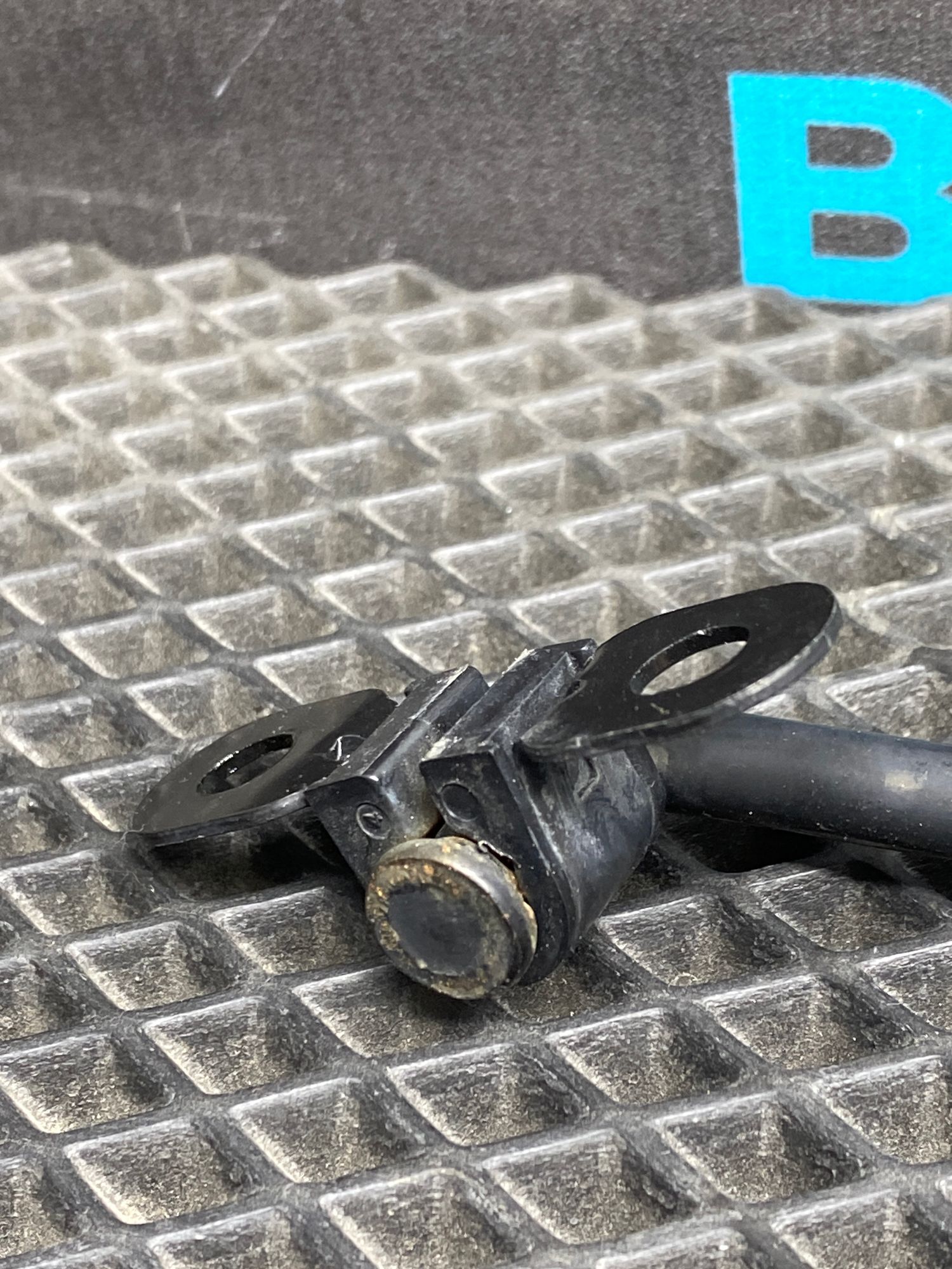 https://ycs.partsauto.market/partsauto-images/thmbs/userImages/c8f07ba63eb5b2f0f6006ea854bf8f7d/part/3f633613-d3a5-4ae3-90a4-6b432823f667_1777116963227.jpg