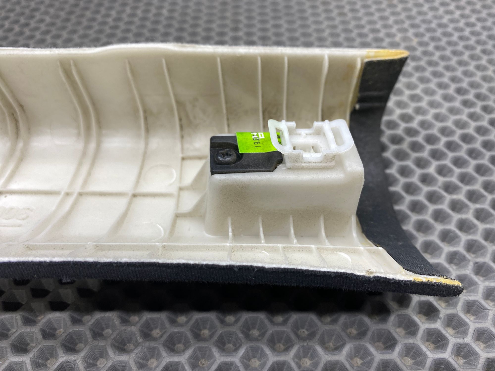 https://ycs.partsauto.market/partsauto-images/thmbs/userImages/c8f07ba63eb5b2f0f6006ea854bf8f7d/part/402bd9cd-e514-484d-8e64-4bf1f4511238_1777794354855.jpg
