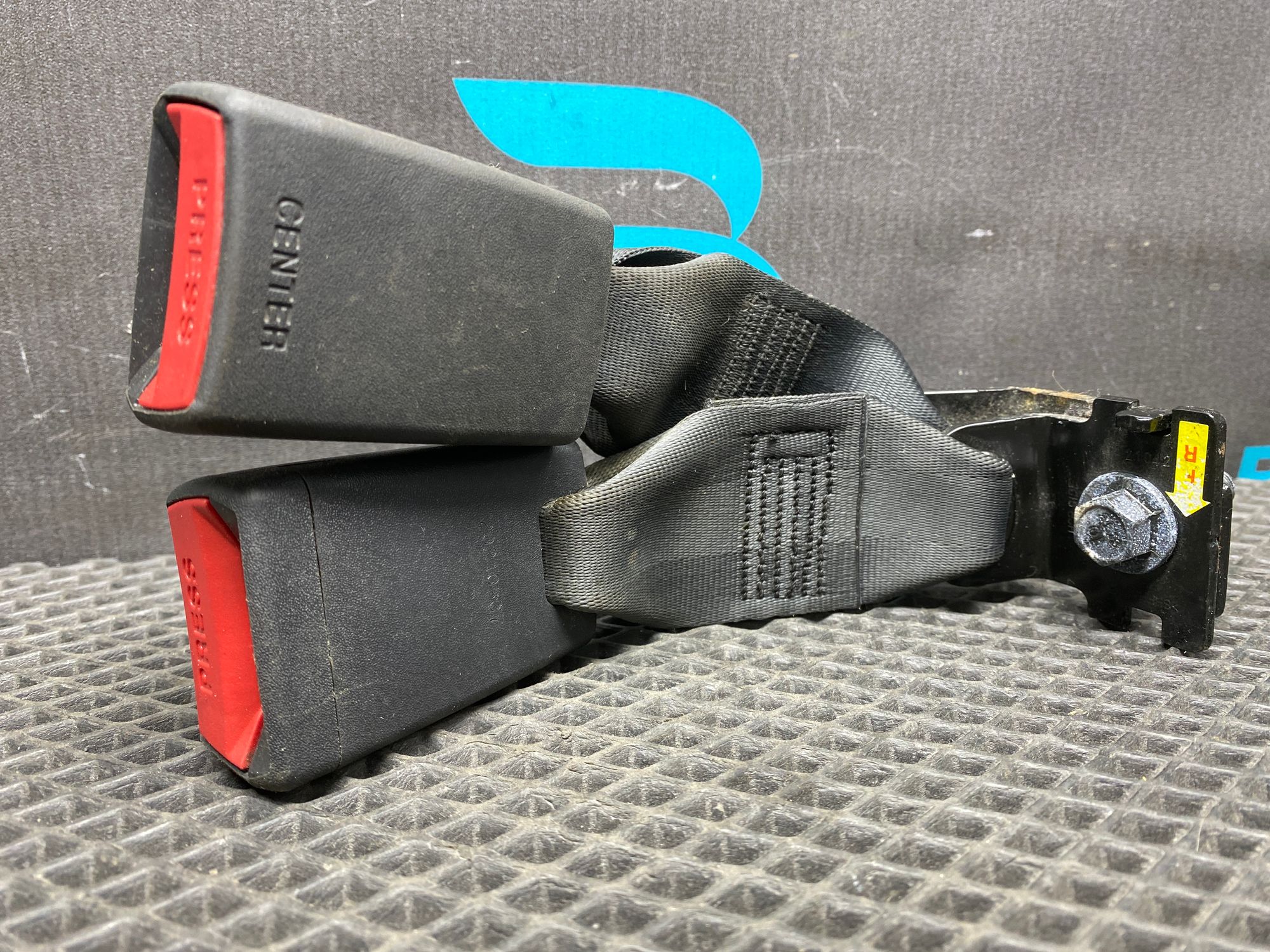 https://ycs.partsauto.market/partsauto-images/thmbs/userImages/c8f07ba63eb5b2f0f6006ea854bf8f7d/part/40f271de-76b7-4080-ba2b-130ea9faf25a_1776943446839.jpg