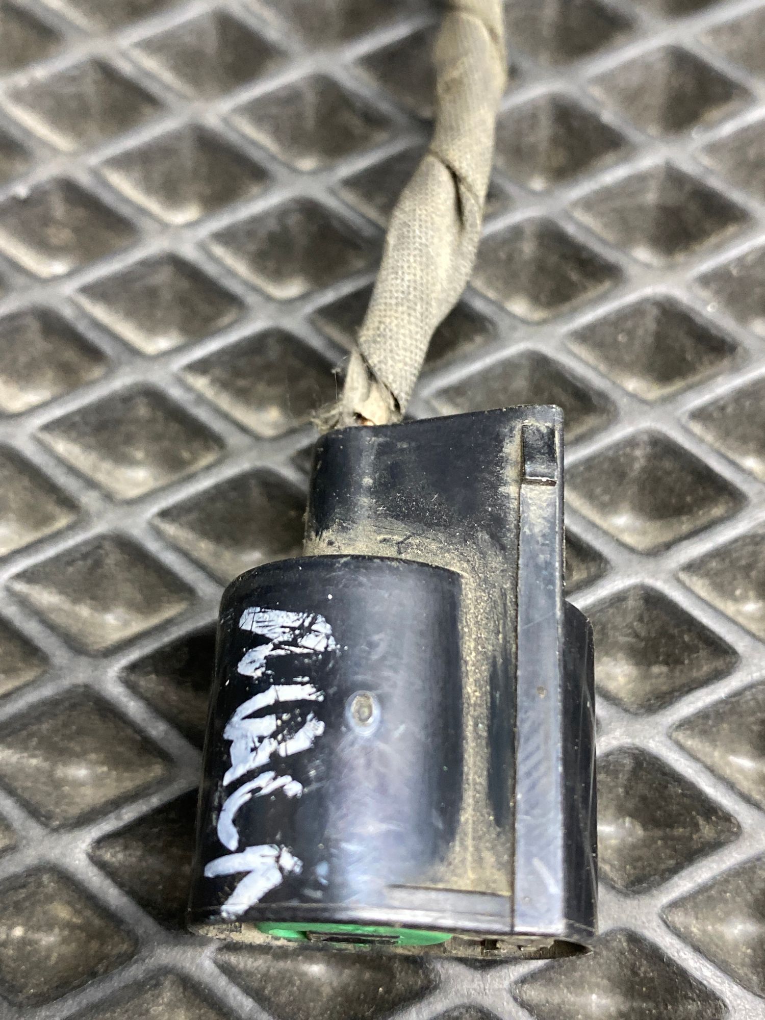 Б/У Фишка датчика давления масла Kia Cerato 2 TD , AT G4FC 1.6 L 2011г, 499 рублей, Краснодар