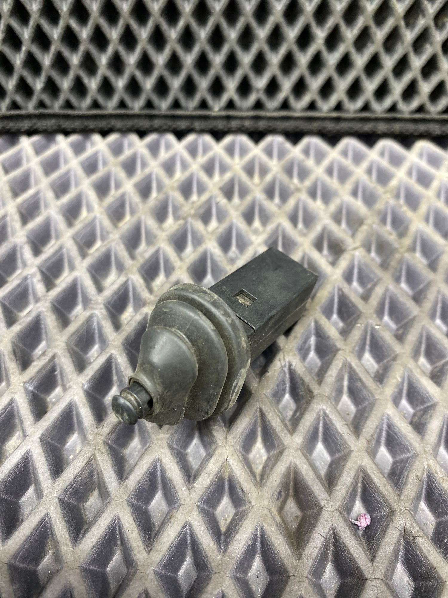 Б/У Концевик лючка бензобака BMW 7-Series 4 дорест. 2001—2005 2003 Черный, 890 рублей, Краснодар