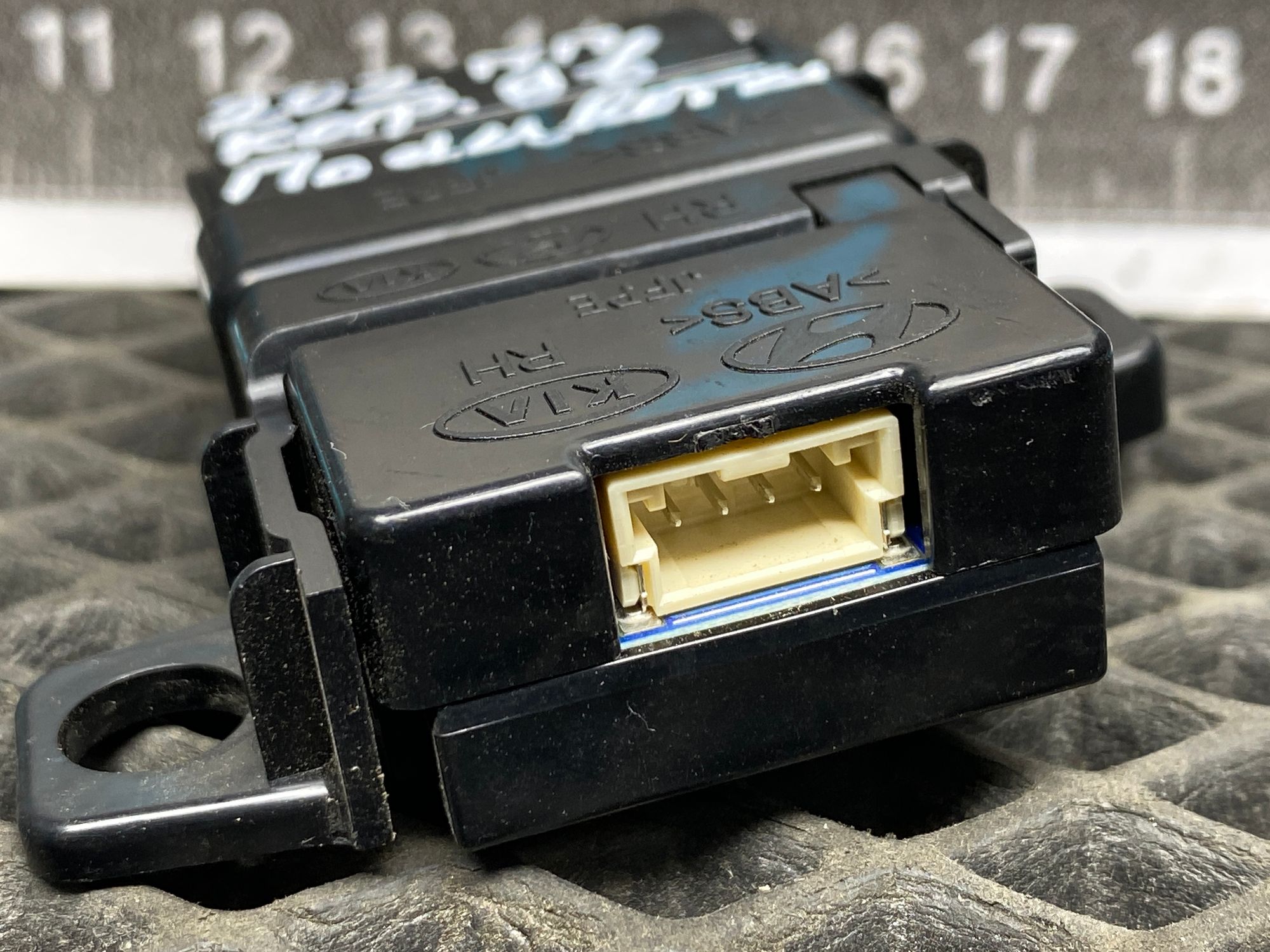 https://ycs.partsauto.market/partsauto-images/thmbs/userImages/c8f07ba63eb5b2f0f6006ea854bf8f7d/part/4202d733-c712-478a-9932-f268452e9c4b_1777634599251.jpg