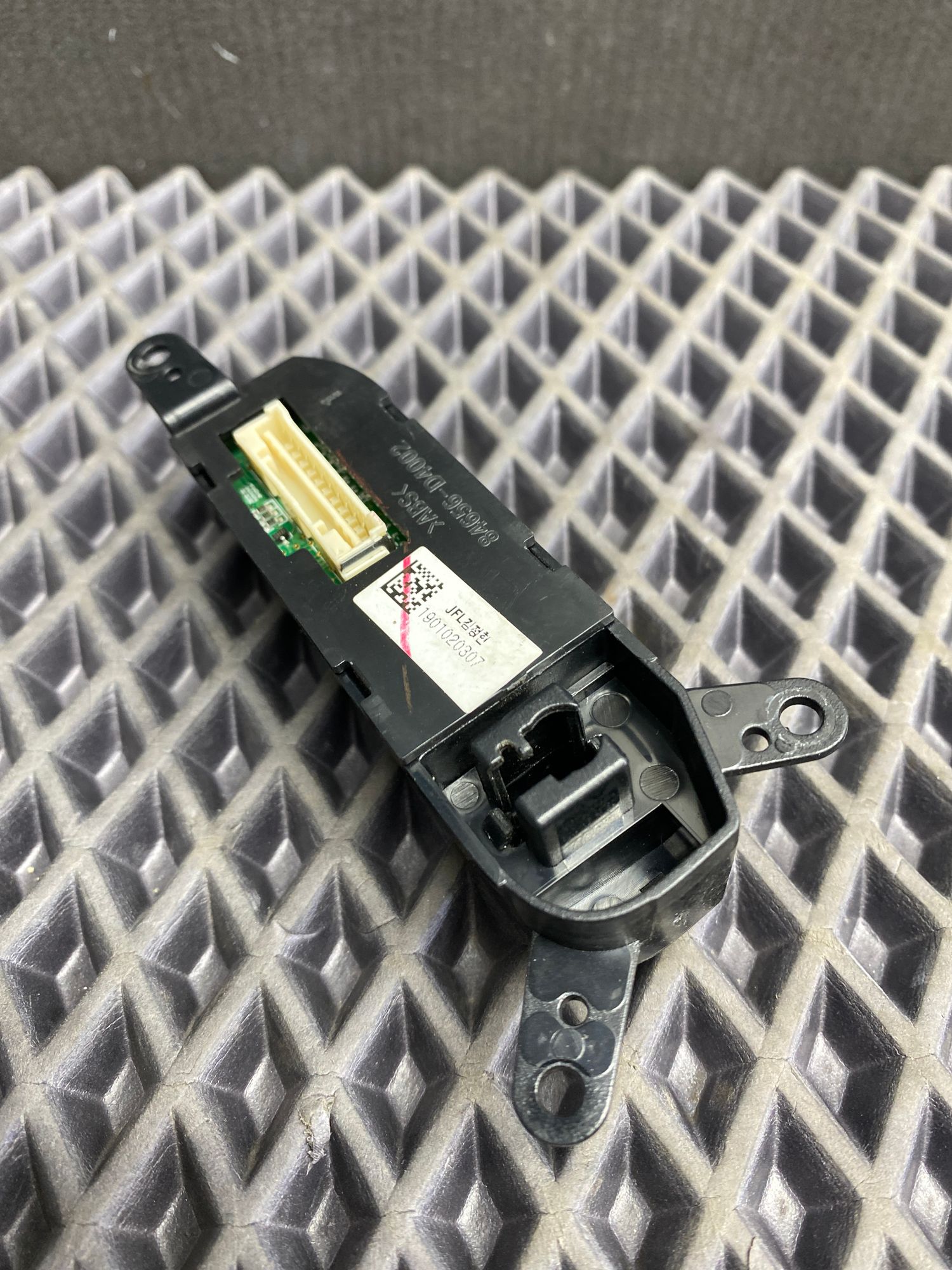 Б/У Индикатор подсветки селектора АКПП Kia Optima 4 JF (G4KJ) 2.4L AT 2019 GT-Line, 1490 рублей, Краснодар