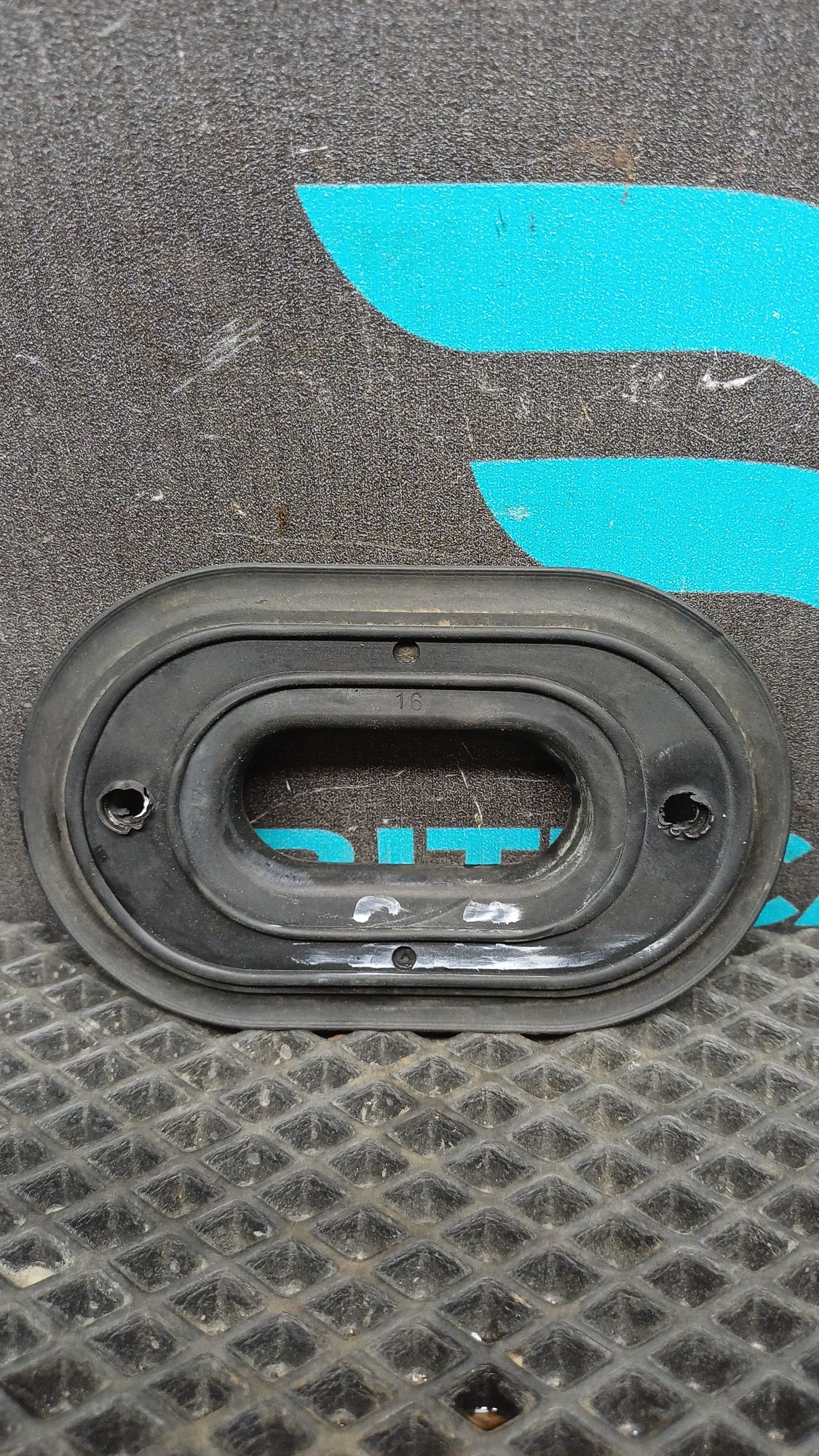 https://ycs.partsauto.market/partsauto-images/thmbs/userImages/c8f07ba63eb5b2f0f6006ea854bf8f7d/part/42661c25-e340-4a16-908d-578fba2f540d_1777125684023.jpg