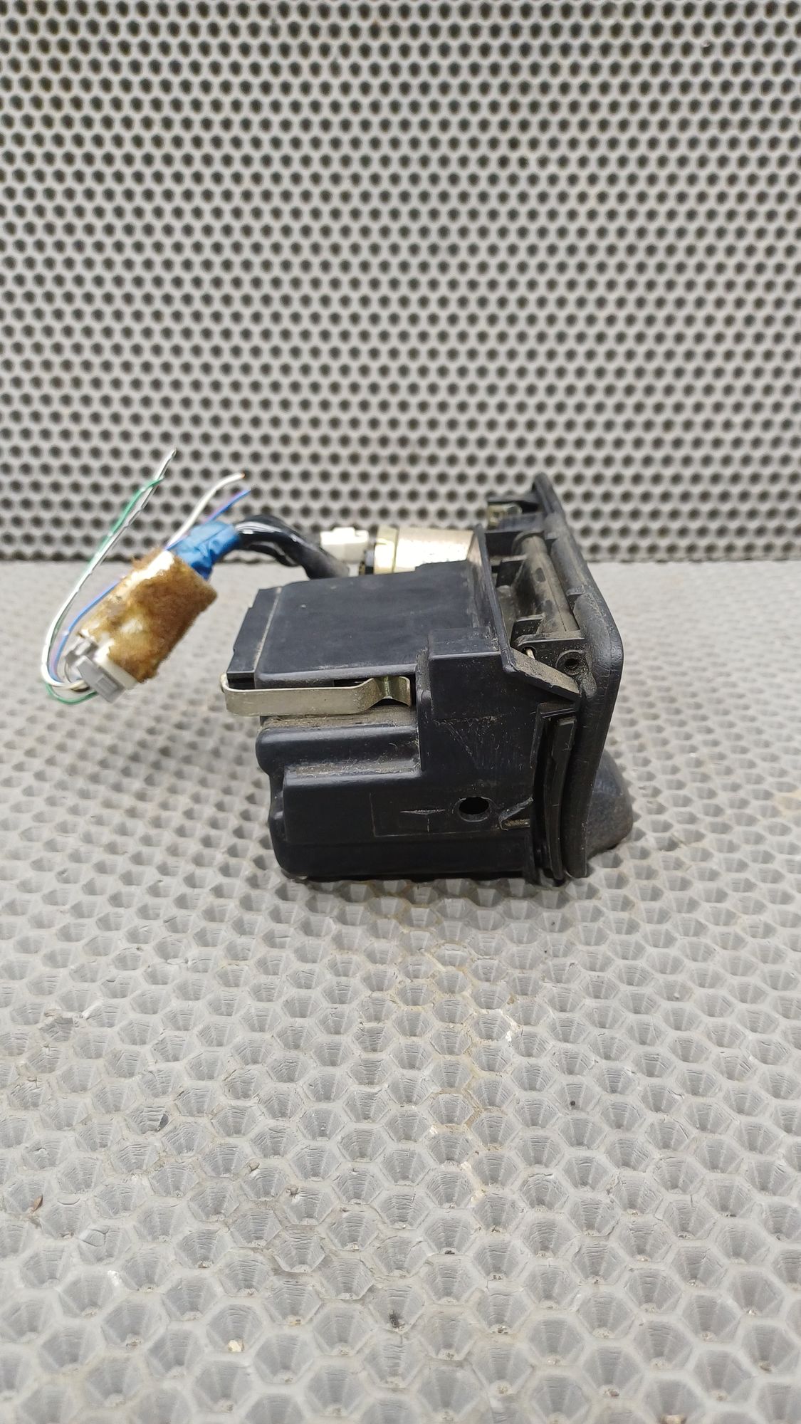 Б/У Пепельница с розеткой 12V Toyota CARINA E 6 дорест. 1992—1996 1994 Зеленый, 790 рублей, Краснодар