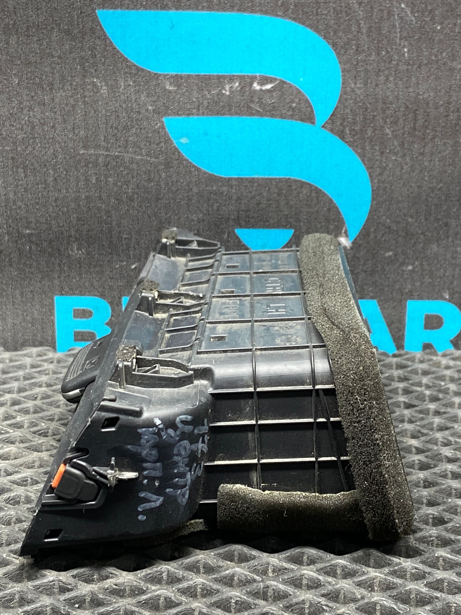 Б/У Дефлектор обдува салона центральный Kia Rio 4 (G4FG) 1.6L AT 2021, 990 рублей, Краснодар