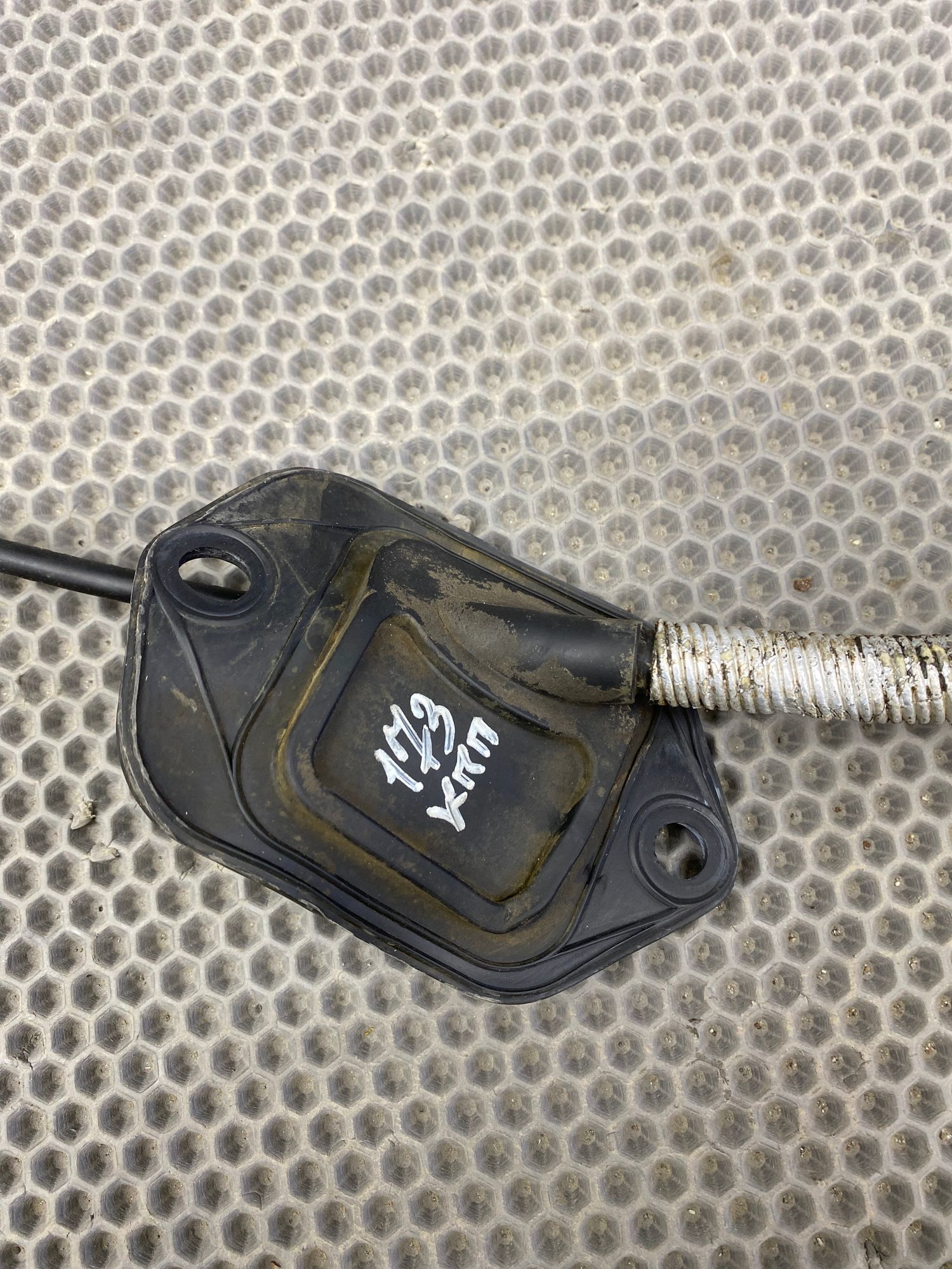 https://ycs.partsauto.market/partsauto-images/thmbs/userImages/c8f07ba63eb5b2f0f6006ea854bf8f7d/part/444b51ee-8bba-4ac0-929e-eb97376e78ef_1777212028405.jpg