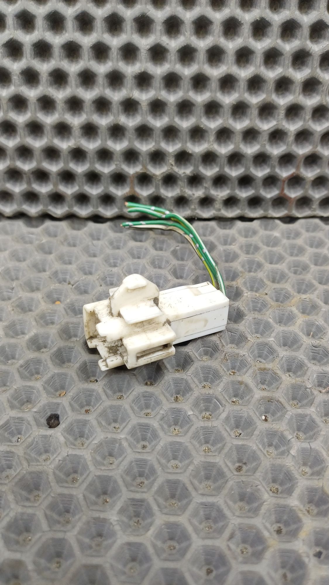 Б/У Фишка фонаря заднего крышки багажника Toyota CARINA E 6 дорест. 1992—1996 1994 Зеленый, 399 рублей, Краснодар