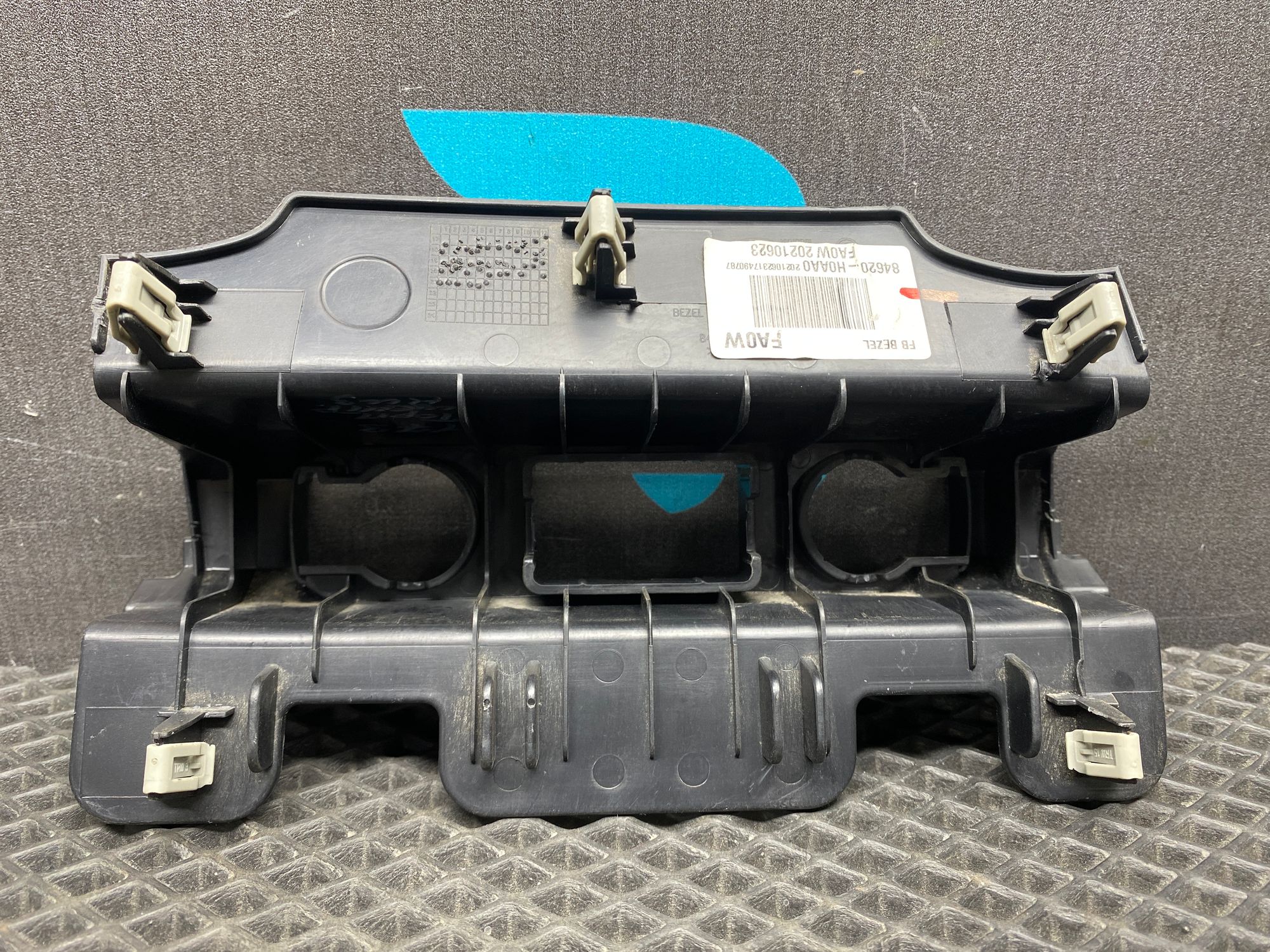 Б/У Рамка прикуривателей центральной консоли Kia Rio 4 (G4FG) 1.6L AT 2021, 990 рублей, Краснодар