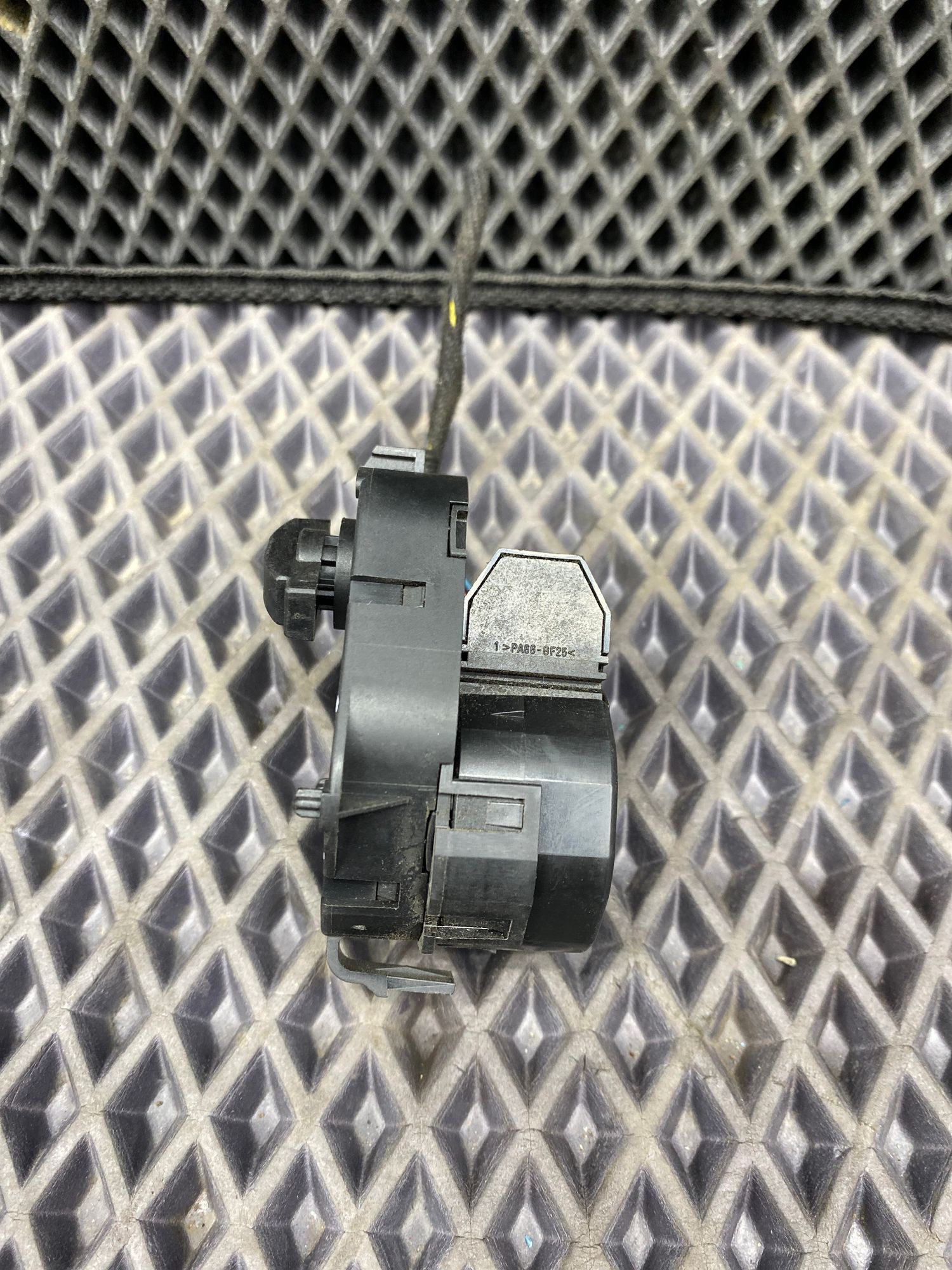 Б/У Сервопривод заслонок отопителя BMW 7-Series 4 дорест. 2001—2005 2003 Черный, 890 рублей, Краснодар