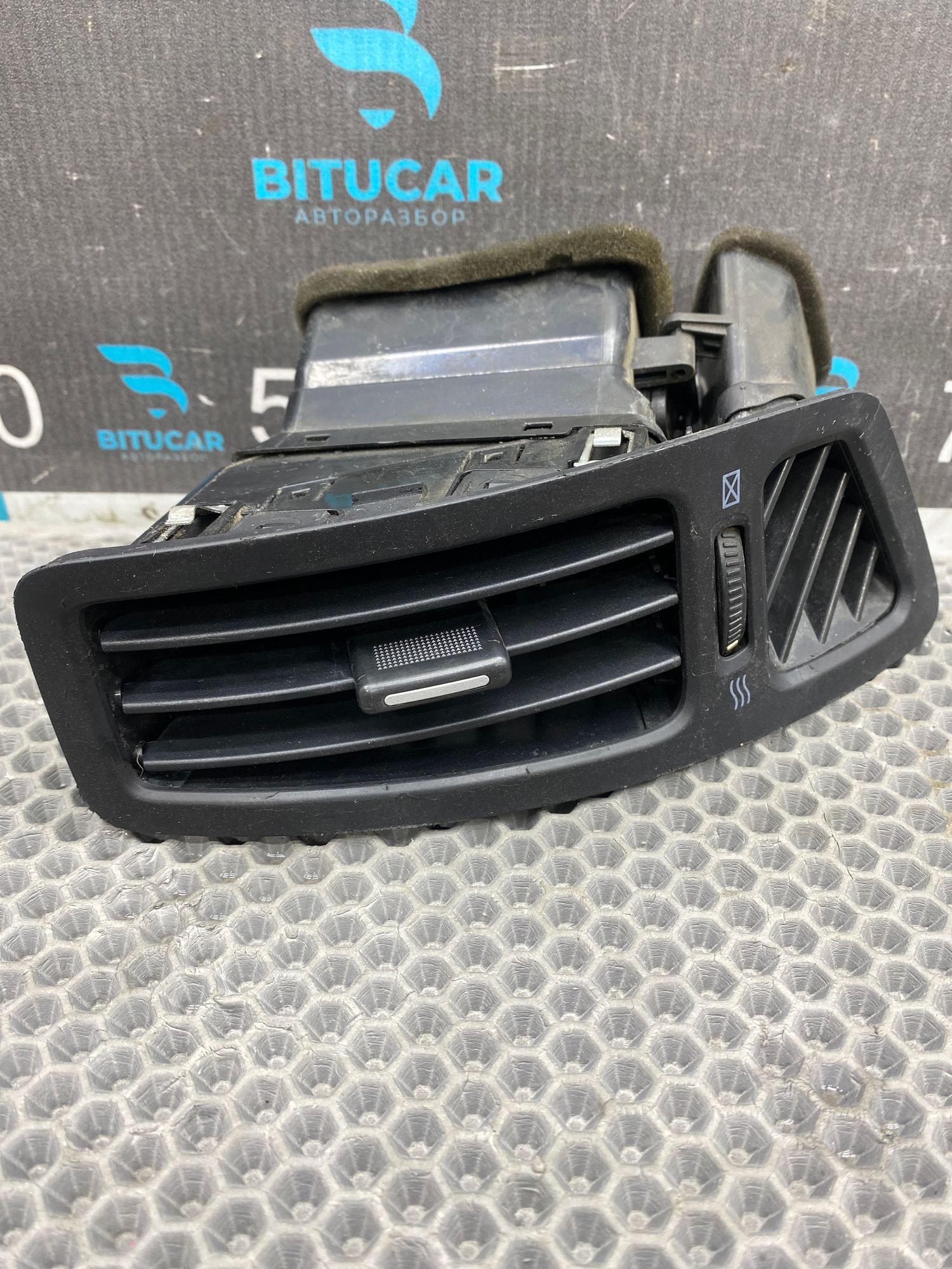 https://ycs.partsauto.market/partsauto-images/thmbs/userImages/c8f07ba63eb5b2f0f6006ea854bf8f7d/part/45172b90-b294-493f-805a-b39cae90c458_1775049643345.jpg