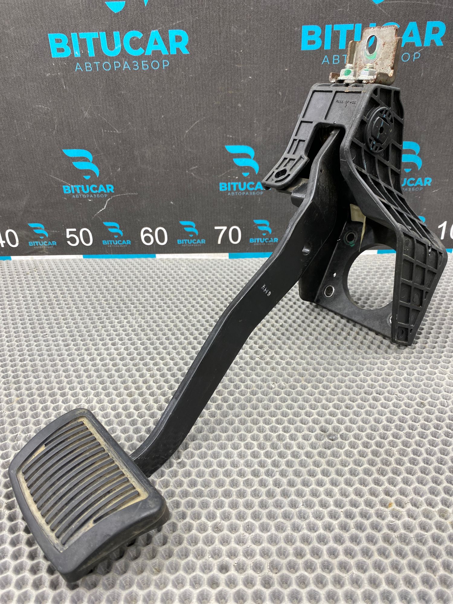 https://ycs.partsauto.market/partsauto-images/thmbs/userImages/c8f07ba63eb5b2f0f6006ea854bf8f7d/part/45355e69-6aff-4f5f-8c0b-a79b8d35ea09_1775034413131.jpg