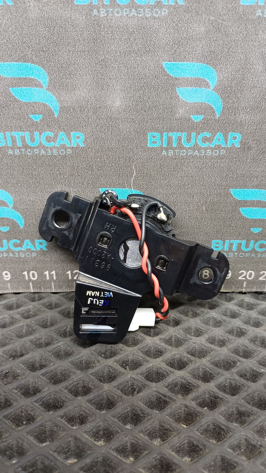 https://ycs.partsauto.market/partsauto-images/thmbs/userImages/c8f07ba63eb5b2f0f6006ea854bf8f7d/part/465d051b-288f-438b-b7e3-c97f368fb8c7_1777547511407.jpg