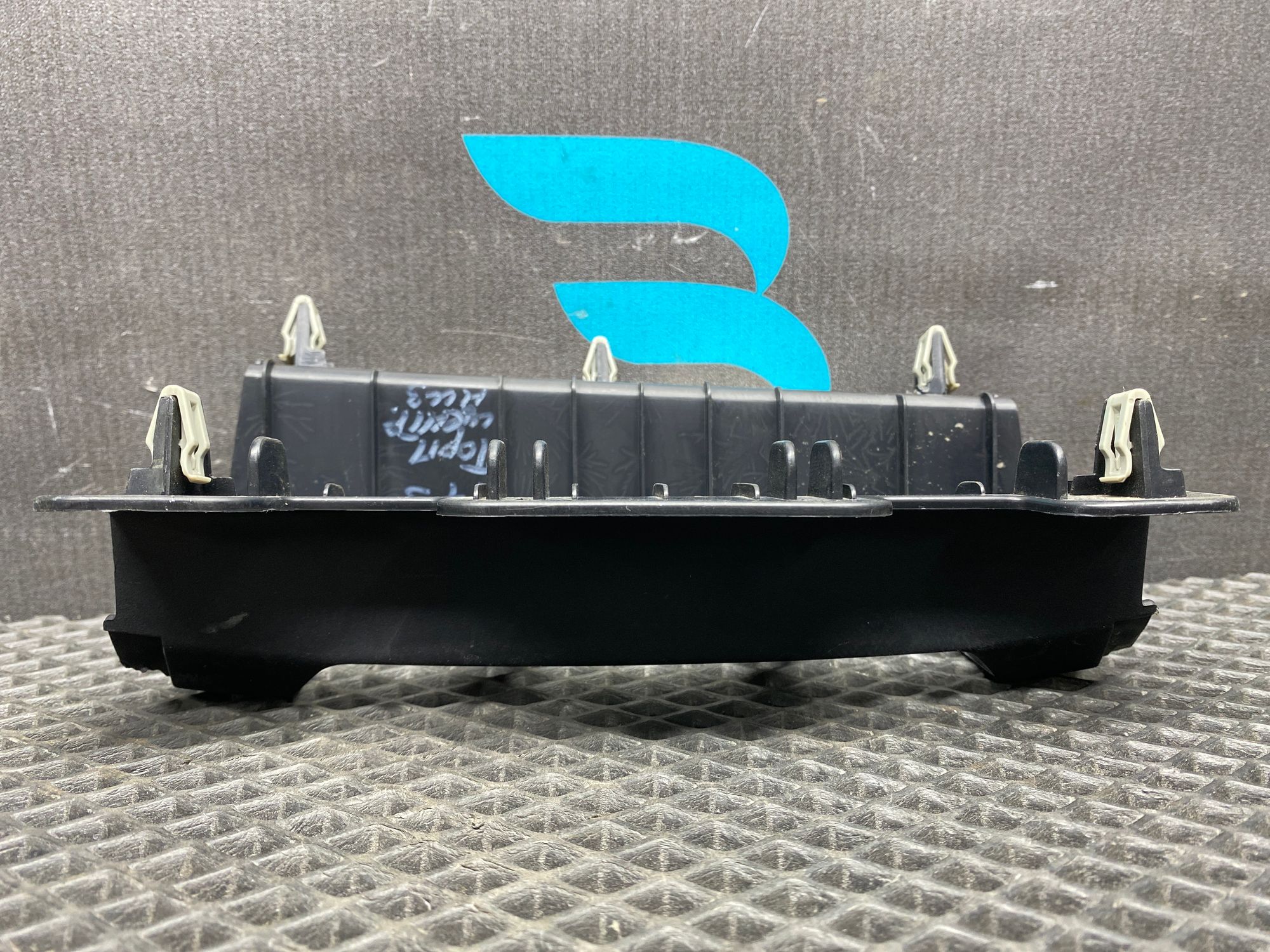 Б/У Рамка прикуривателей центральной консоли Kia Rio 4 (G4FG) 1.6L AT 2021, 990 рублей, Краснодар