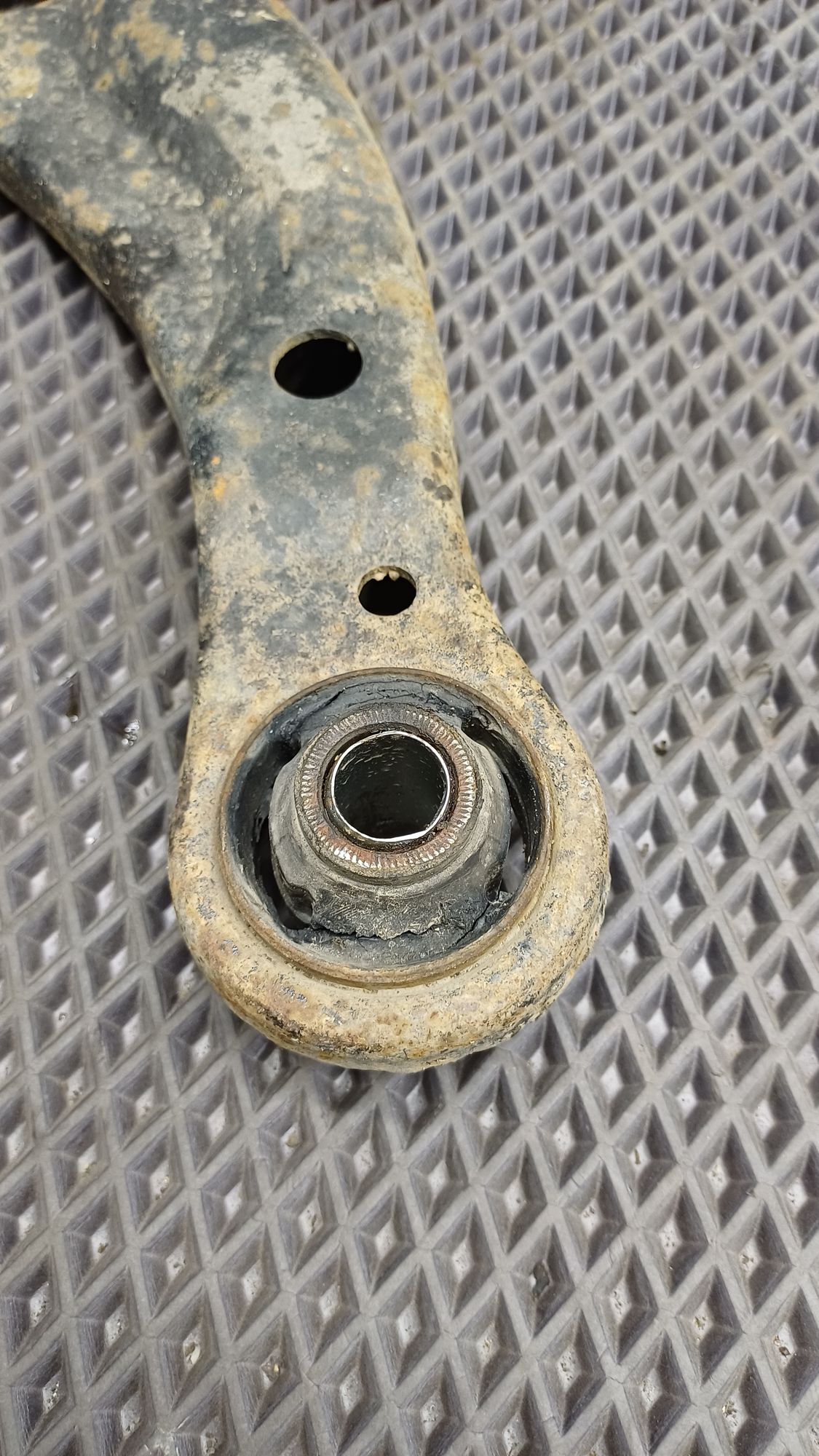 Б/У Рычаг передний левый нижний Toyota CARINA E 6 дорест. 1992—1996 1994 Зеленый, 1290 рублей, Краснодар