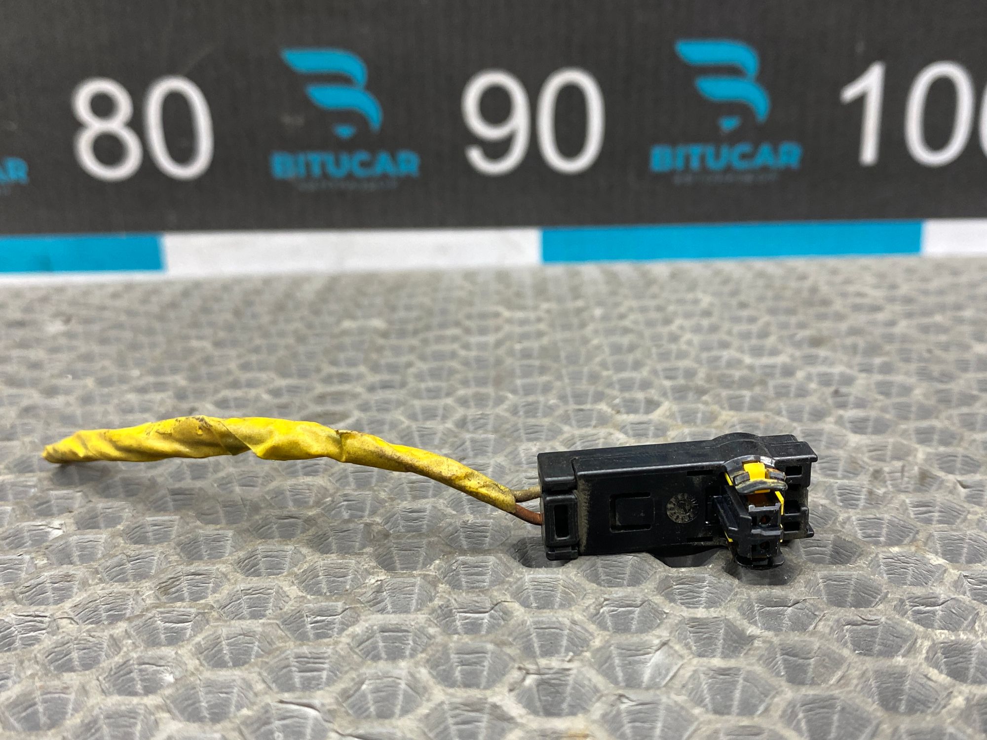 https://ycs.partsauto.market/partsauto-images/thmbs/userImages/c8f07ba63eb5b2f0f6006ea854bf8f7d/part/47678c3c-3a30-452d-be8e-74d1c3a2a4e1_1766668391997.jpg