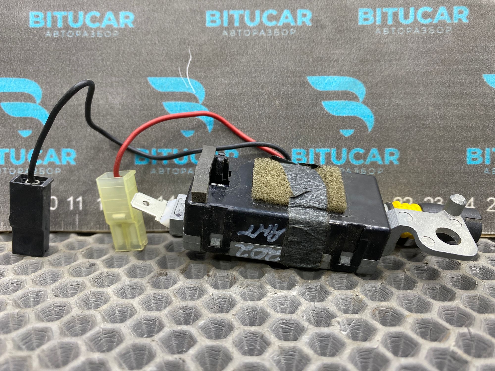 https://ycs.partsauto.market/partsauto-images/thmbs/userImages/c8f07ba63eb5b2f0f6006ea854bf8f7d/part/4804ac96-463b-46a6-ba9a-7f302c9860dc_1777630649724.jpg