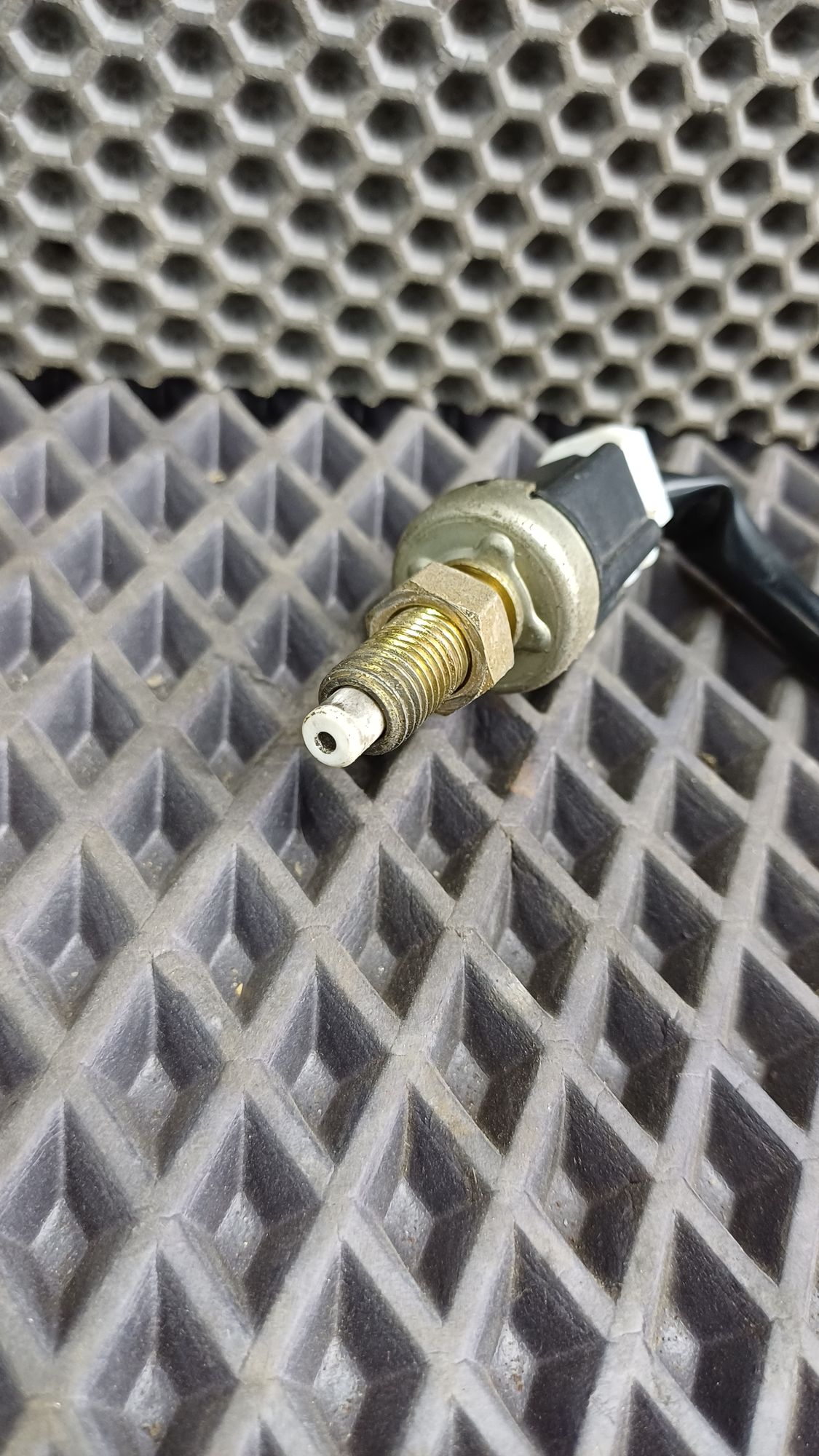 Б/У Концевик педали тормоза с фишкой  Toyota CARINA E 6 дорест. 1992—1996 1994 Зеленый, 990 рублей, Краснодар