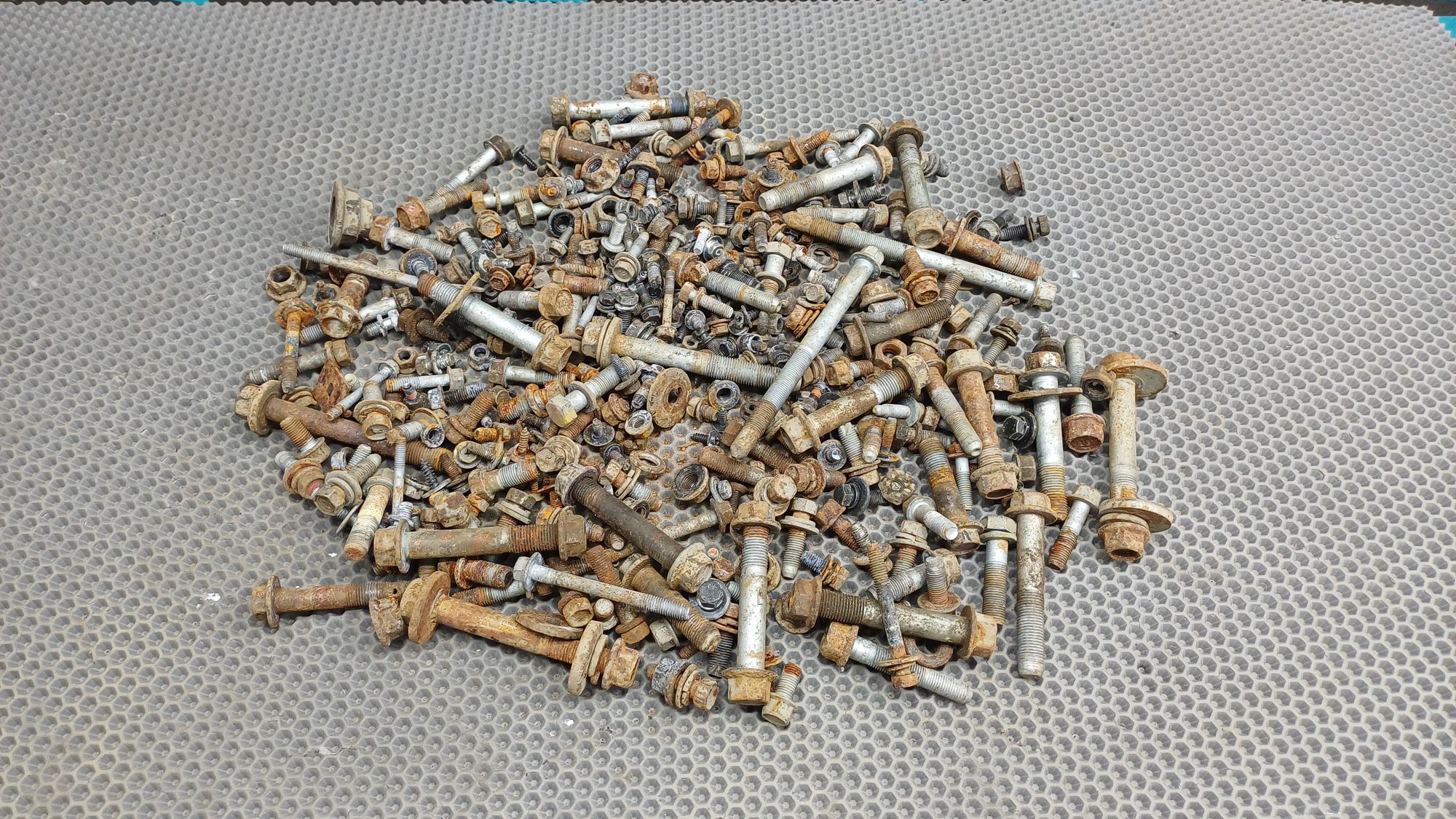 Б/У Болты подвески Kia Ceed 2 JD (G4FG) 1.6L MT 2015 Хэтчбек, 1490 рублей, Краснодар