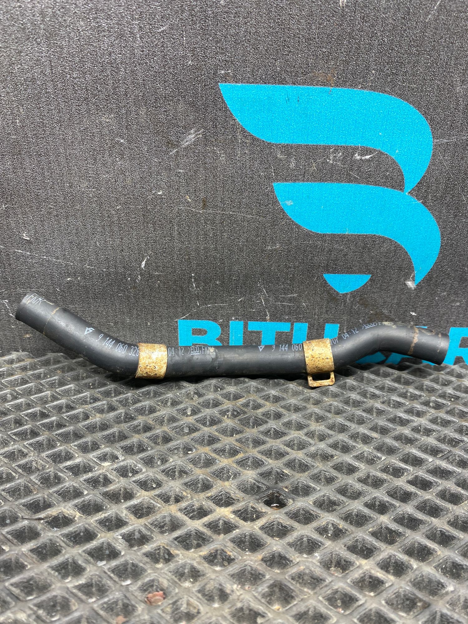 https://ycs.partsauto.market/partsauto-images/thmbs/userImages/c8f07ba63eb5b2f0f6006ea854bf8f7d/part/49689cd1-dc27-43d2-8604-fad18a11751a_1777121674341.jpg