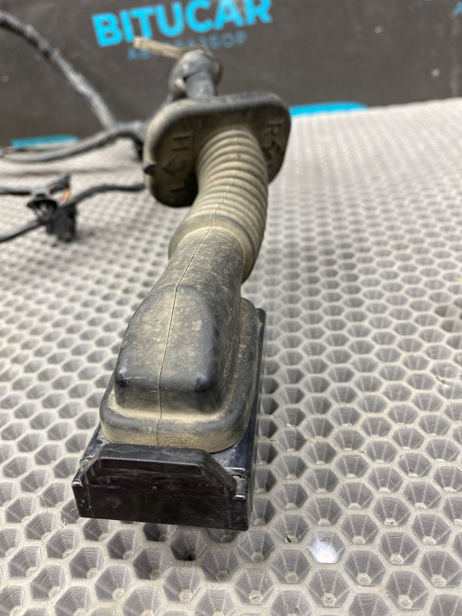https://ycs.partsauto.market/partsauto-images/thmbs/userImages/c8f07ba63eb5b2f0f6006ea854bf8f7d/part/4a55fb16-f9e8-4534-81a0-30e90a583656_1776949308726.jpg