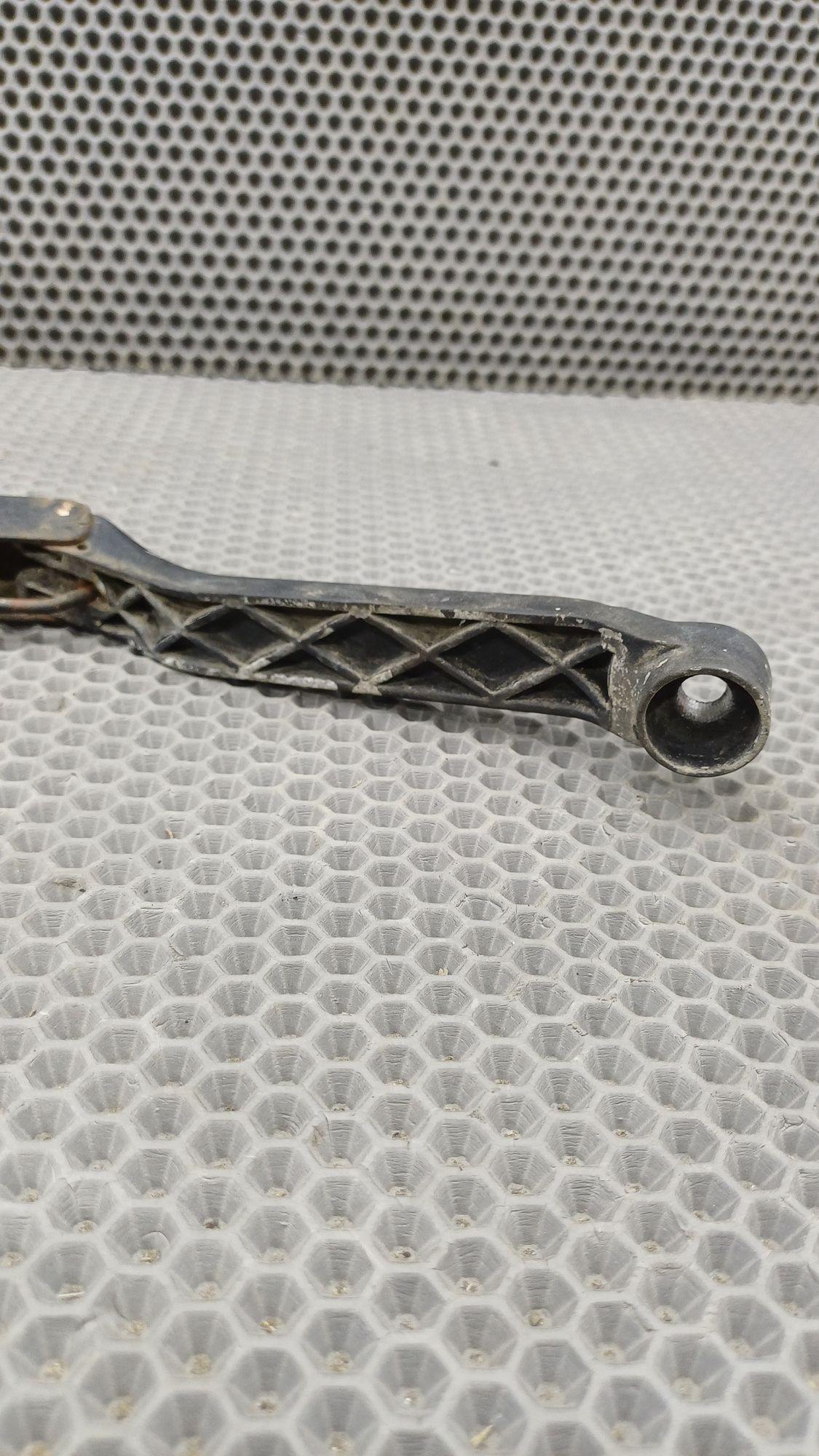 Б/У Поводок дворника левый Toyota CARINA E 6 дорест. 1992—1996 1994 Зеленый, 790 рублей, Краснодар