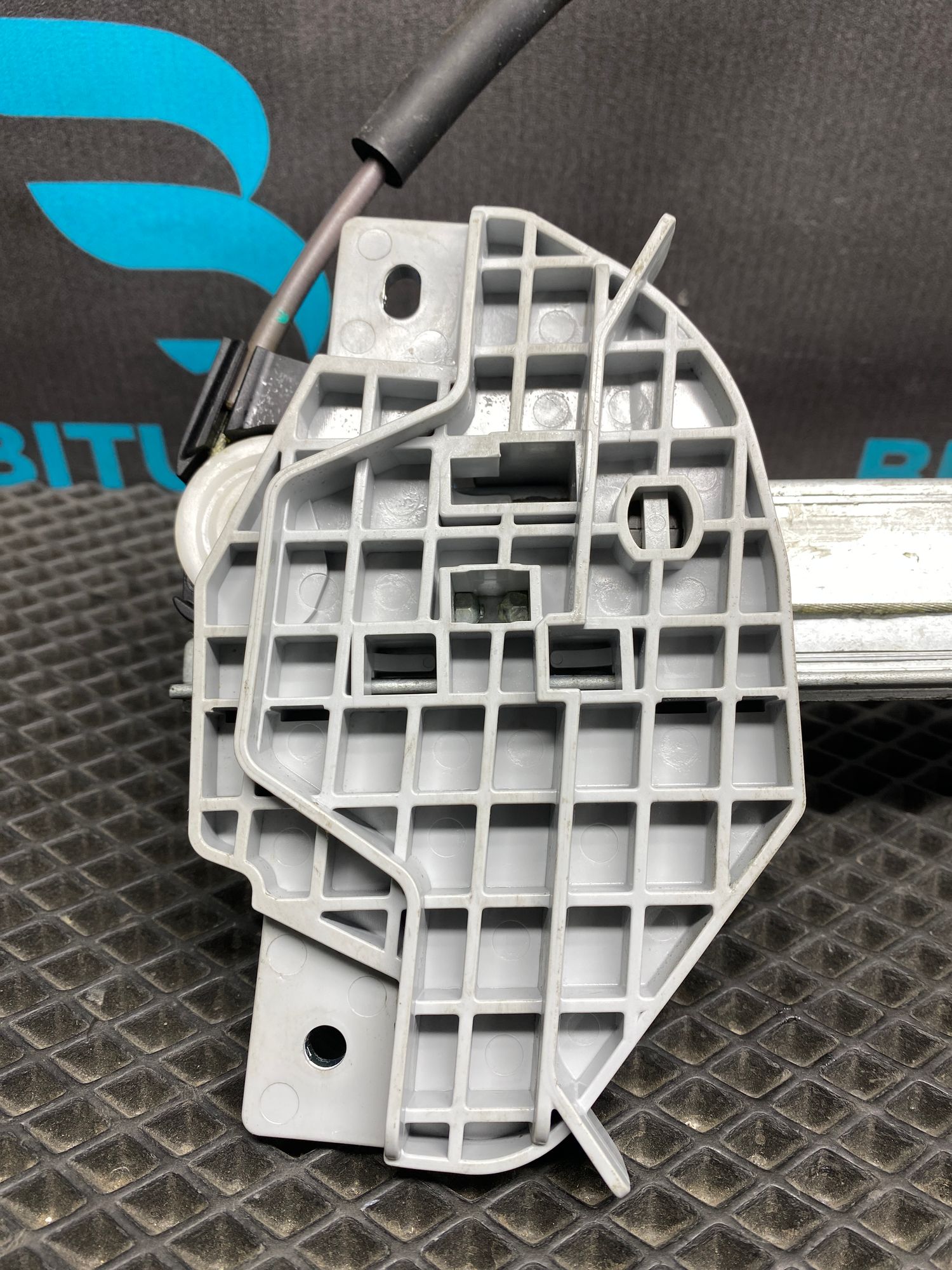 https://ycs.partsauto.market/partsauto-images/thmbs/userImages/c8f07ba63eb5b2f0f6006ea854bf8f7d/part/4a9e180e-e702-4601-876e-39d7227a1f0c_1776862908009.jpg