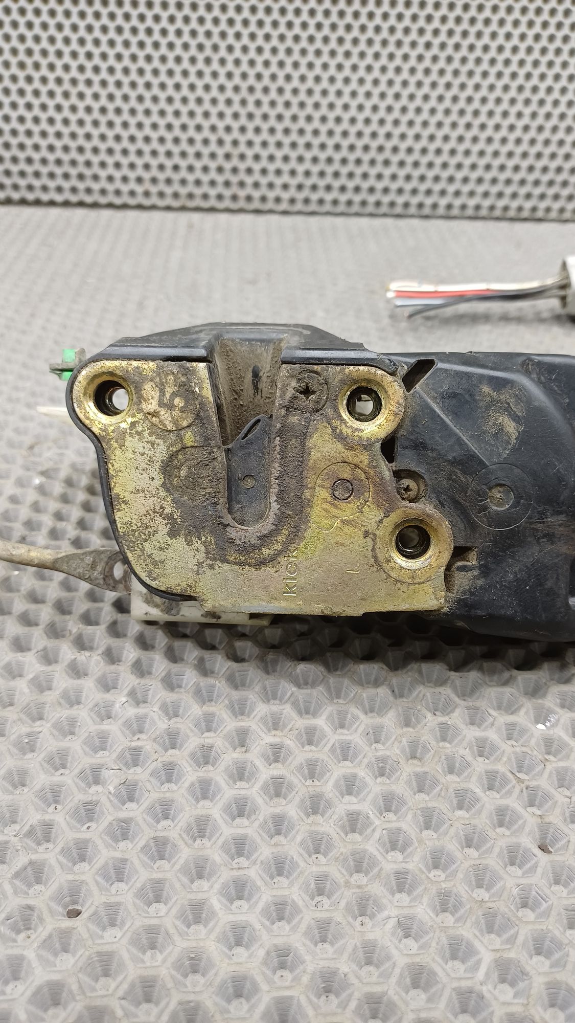 Б/У Замок двери левой передней Toyota CARINA E 6 дорест. 1992—1996 1994 Зеленый, 990 рублей, Краснодар