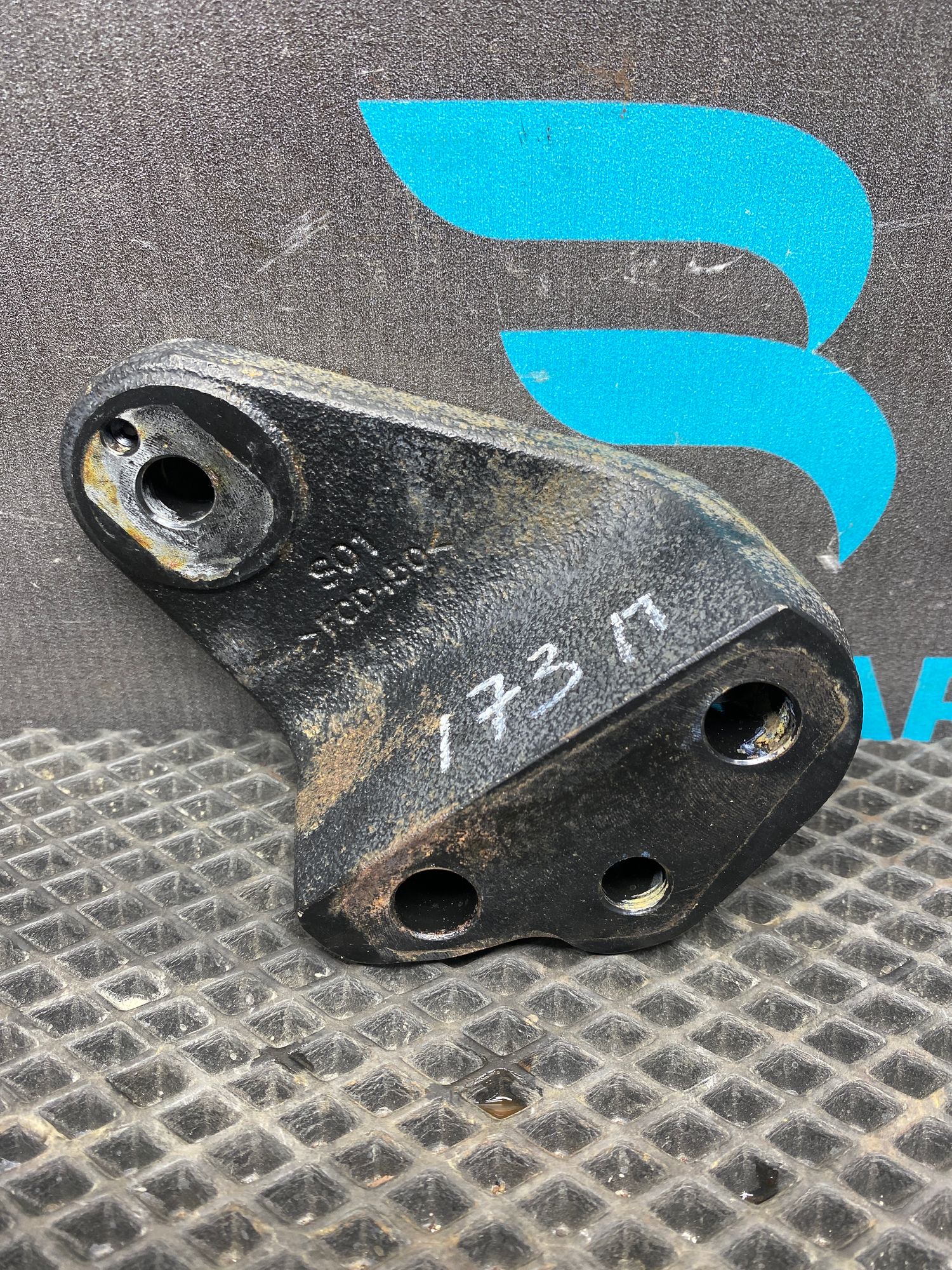 https://ycs.partsauto.market/partsauto-images/thmbs/userImages/c8f07ba63eb5b2f0f6006ea854bf8f7d/part/4afcc3ea-d8b3-46d6-872a-d163aca8762b_1777117142034.jpg