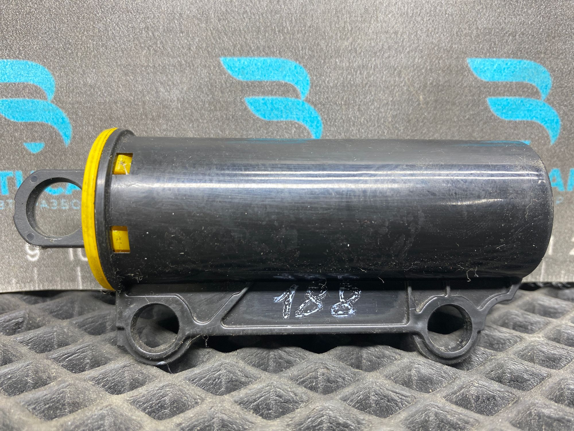 https://ycs.partsauto.market/partsauto-images/thmbs/userImages/c8f07ba63eb5b2f0f6006ea854bf8f7d/part/4b0acfb4-9873-4554-abcd-1ca3e0fcb92a_1777387911228.jpg